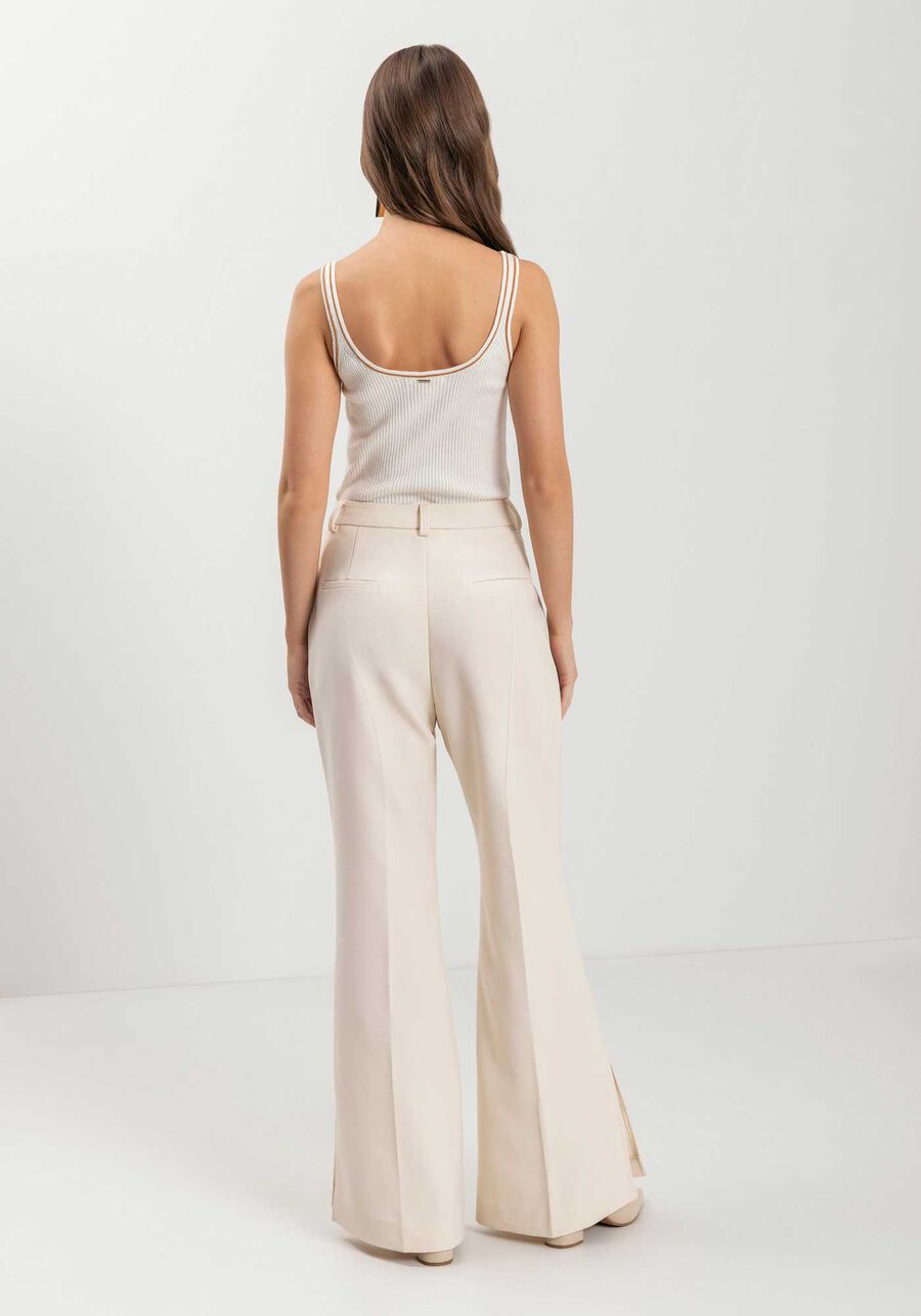 Calça Reta Com Cintura Média E Aberturas Na Barra, . Calça Reta Com Cintura Média E Aberturas Na Barra, , large.