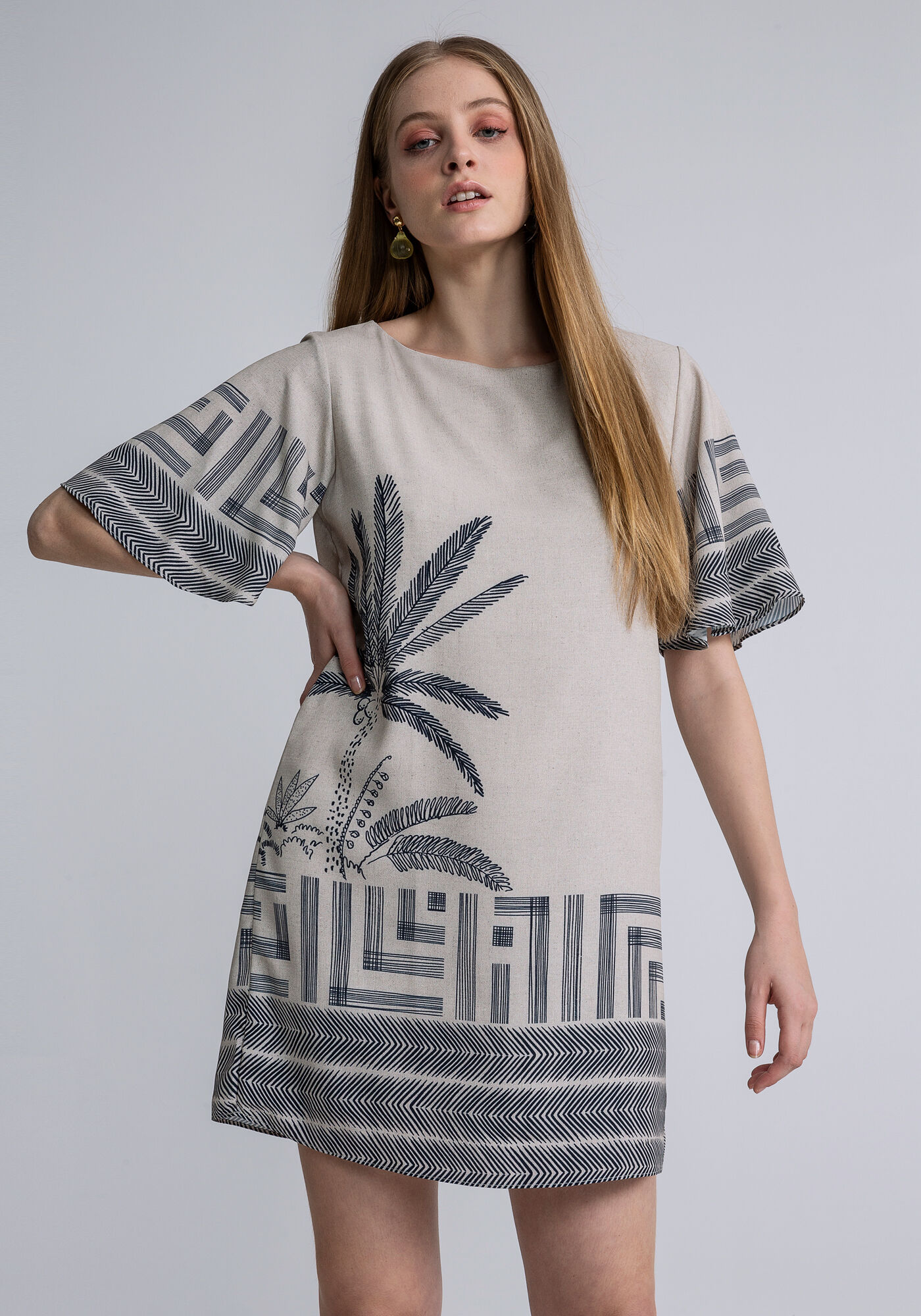 Vestido Curto Reto Manga Ampla Lez a Lez