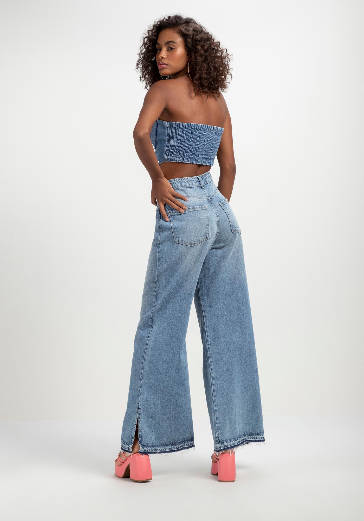 Calça pantalona com salto sales