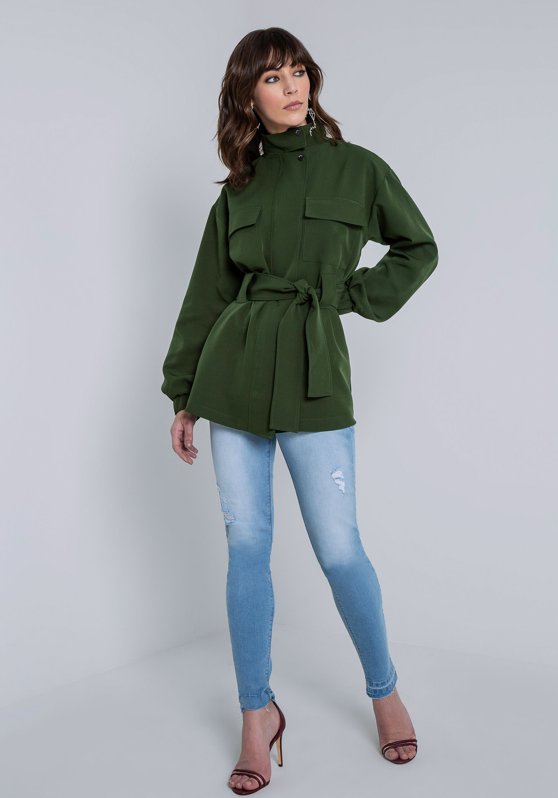 Jaqueta Tecido Petra com Bolsos e Faixa, VERDE IMENSIDAO. Jaqueta Tecido Petra com Bolsos e Faixa, VERDE IMENSIDAO, large.