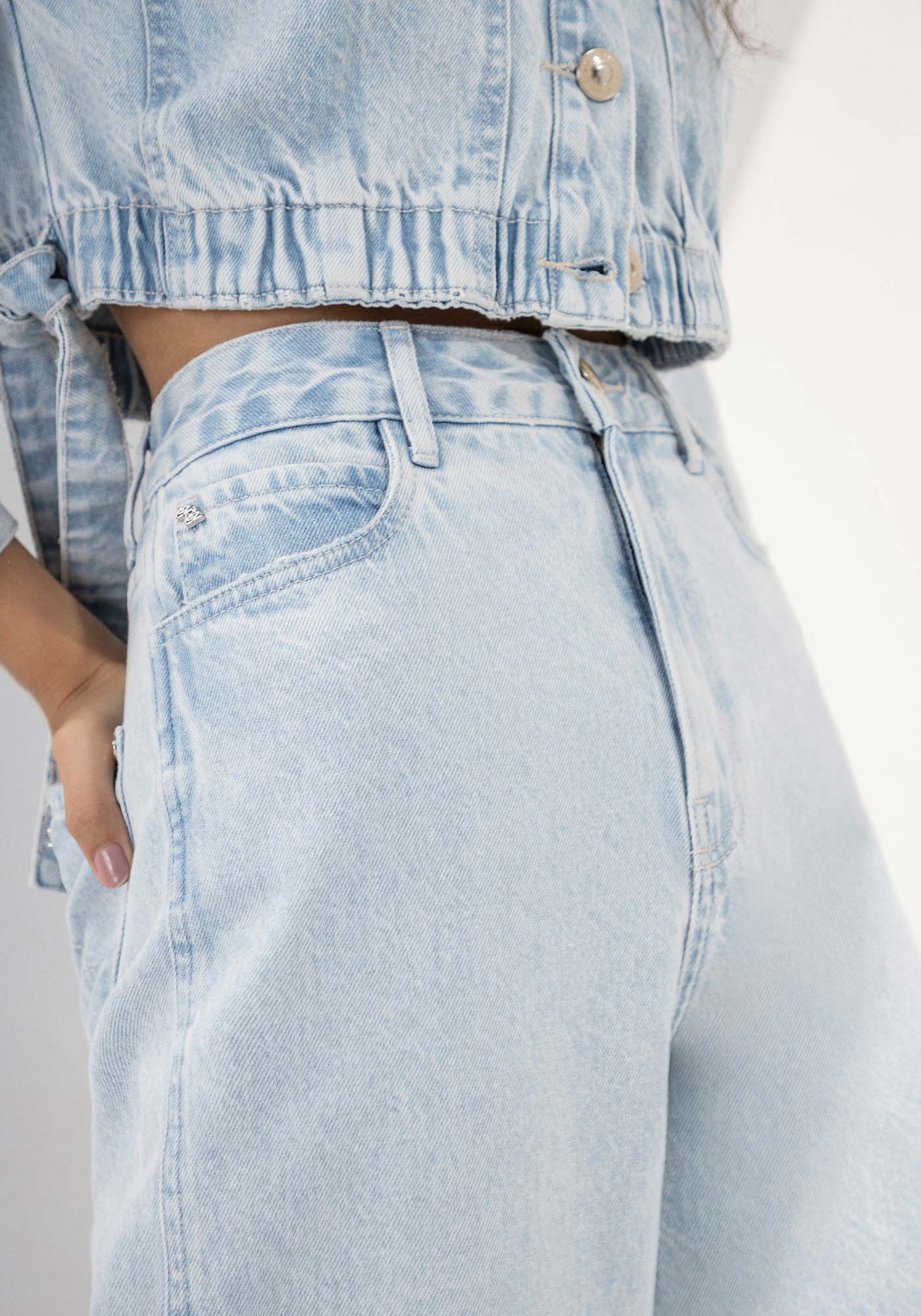 Cal&ccedil;a Jeans Wide Leg Super Alta Cropped, , large.