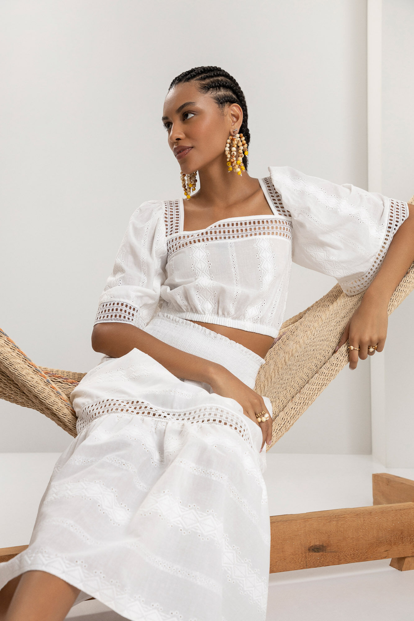 Saia Midi Bordada com Renda e El&aacute;stico C&oacute;s, BRANCO, large.