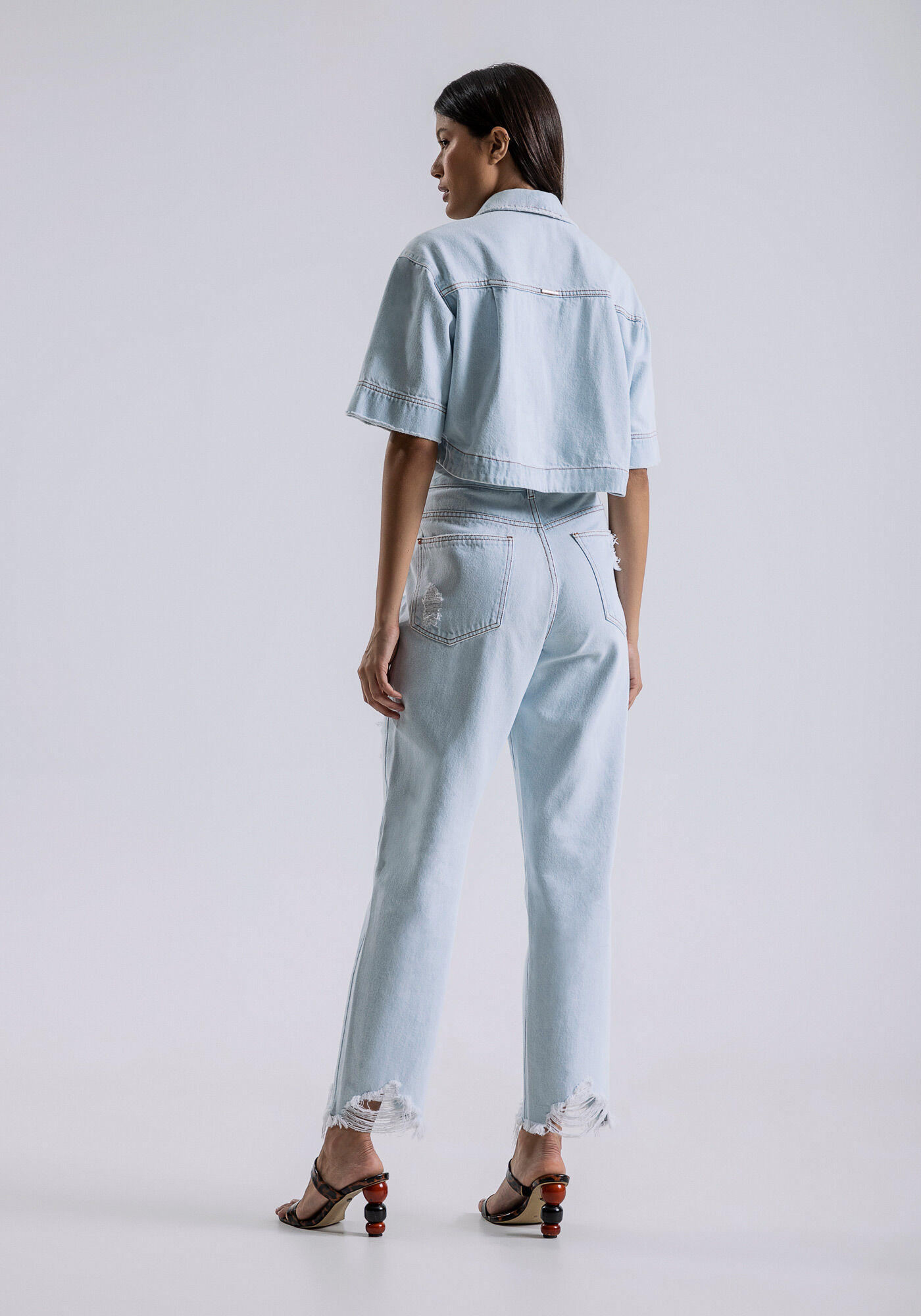 Camisa Jeans Manga Curta Cropped com Bolsos, JEANS, large.