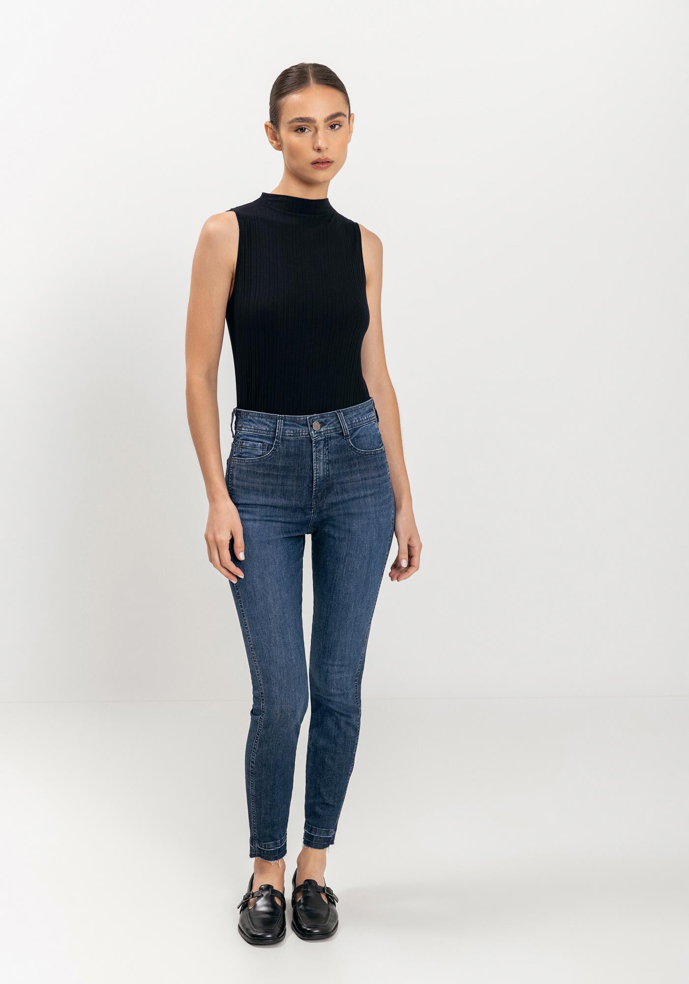 Cal&ccedil;a Jeans Skinny Cropped Com Tecnologia Perfect, JEANS, large.