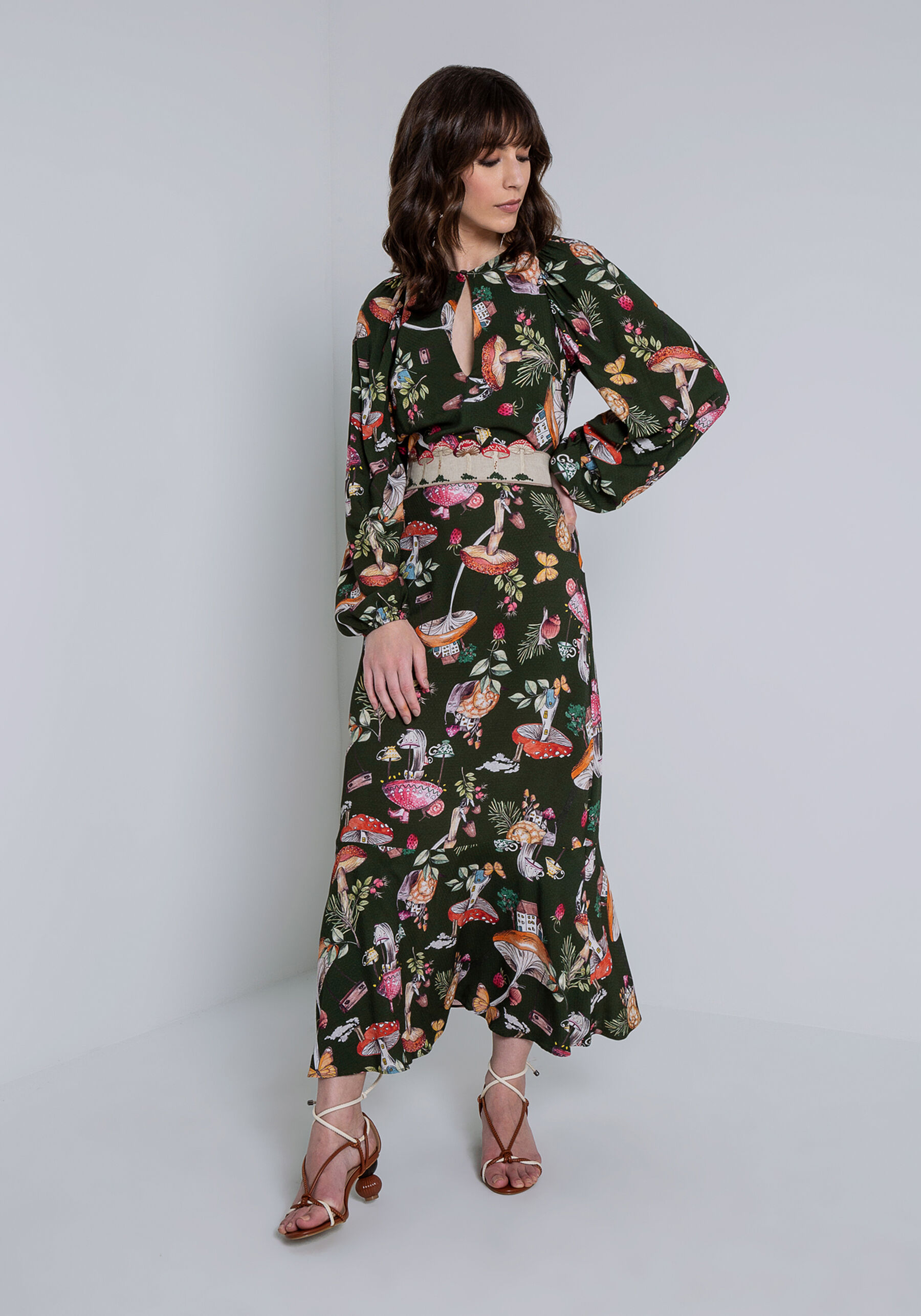 Vestido Midi em Viscose com Cinto Bordado, COGUMELOS. Vestido Midi em Viscose com Cinto Bordado, COGUMELOS, large.