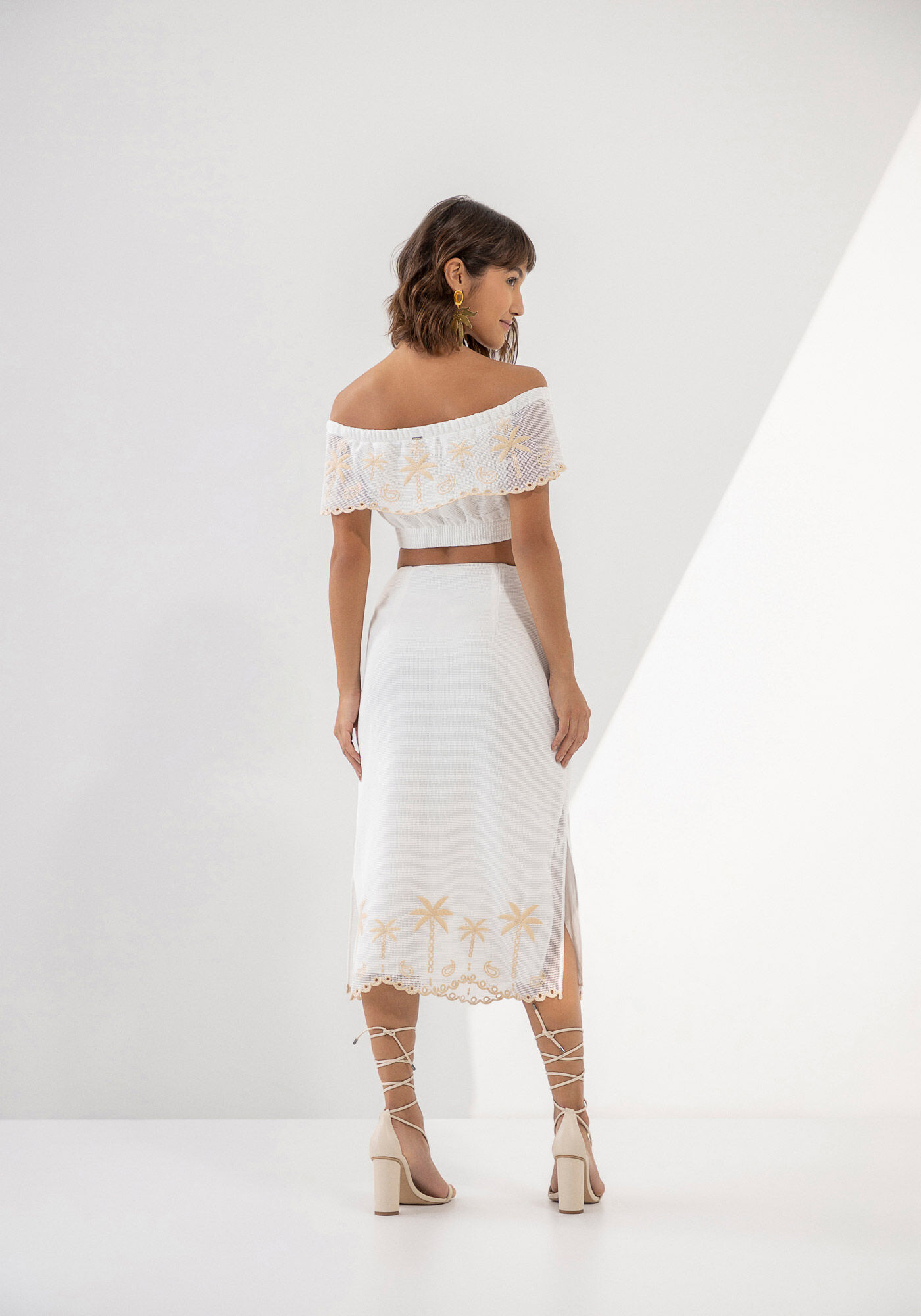 Blusa Cropped Ombro a Ombro em Tela com Bordado, , large.