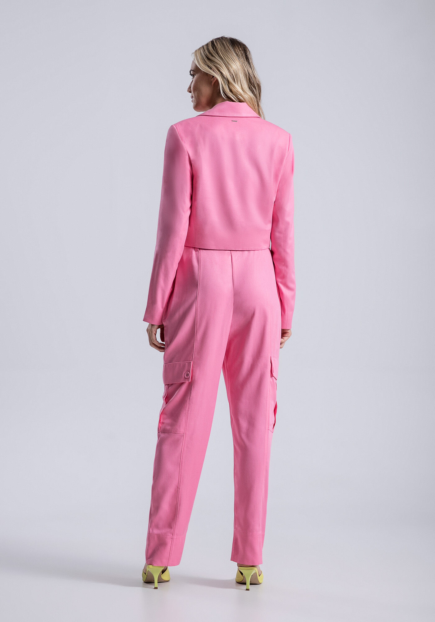 Blazer Manga Longa em Tecido Velurd Cropped, ROSA FABULOUS, large.