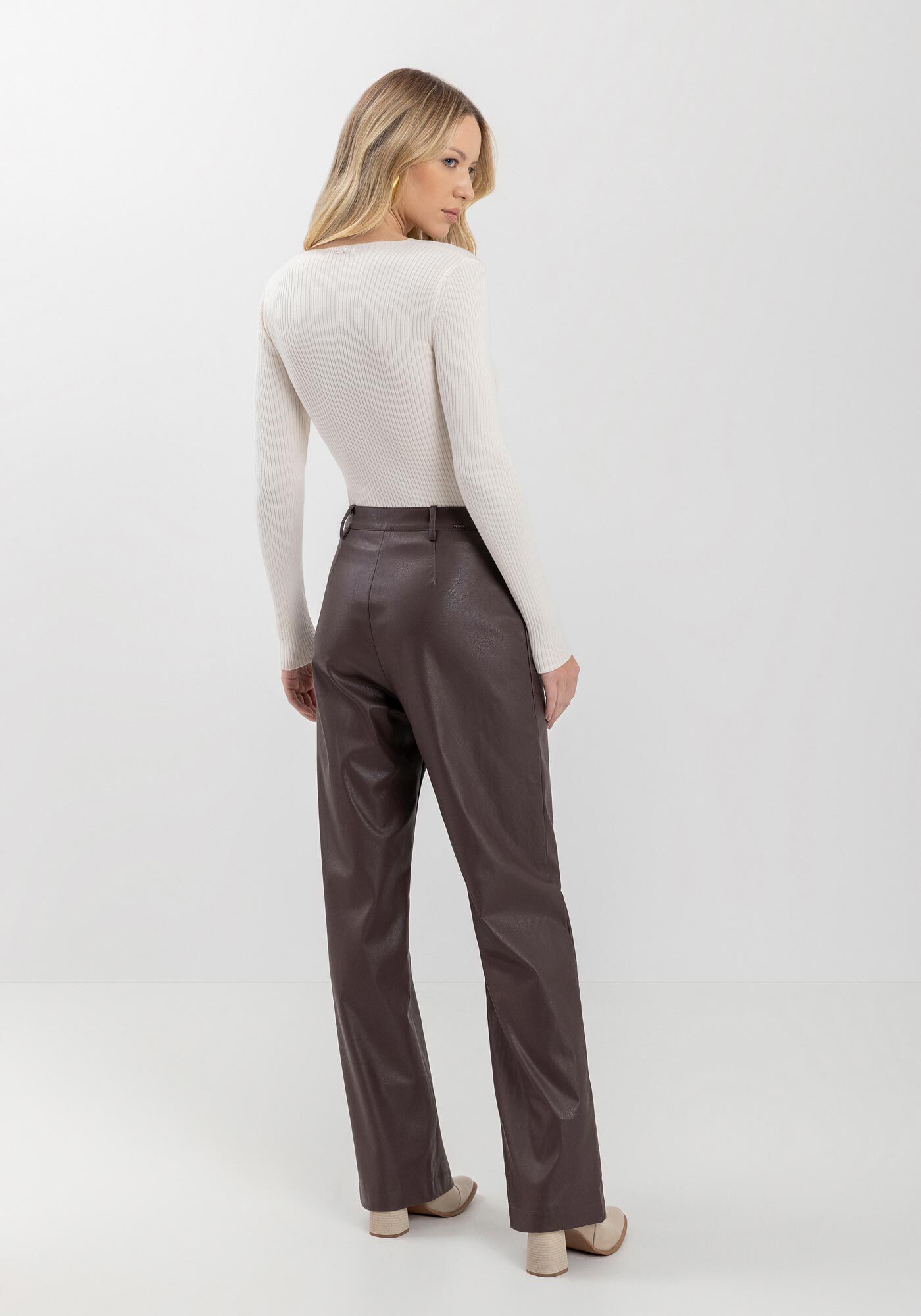 Cal&ccedil;a Reta Em PU Com Passantes E Cintura M&eacute;dia, , large.