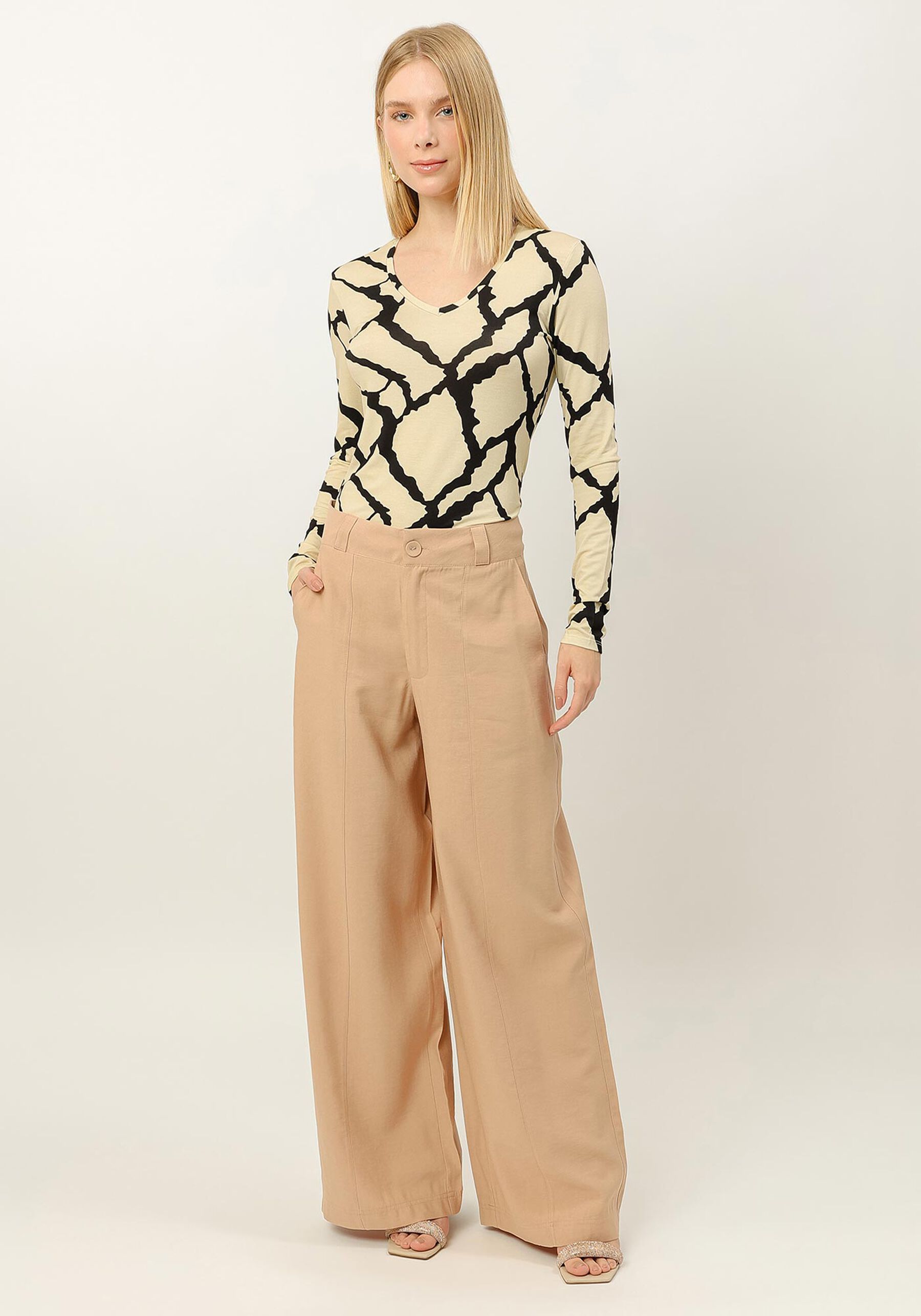 Blusa Manga Longa em Malha Viscose com Decote V, . Blusa Manga Longa em Malha Viscose com Decote V, , large.