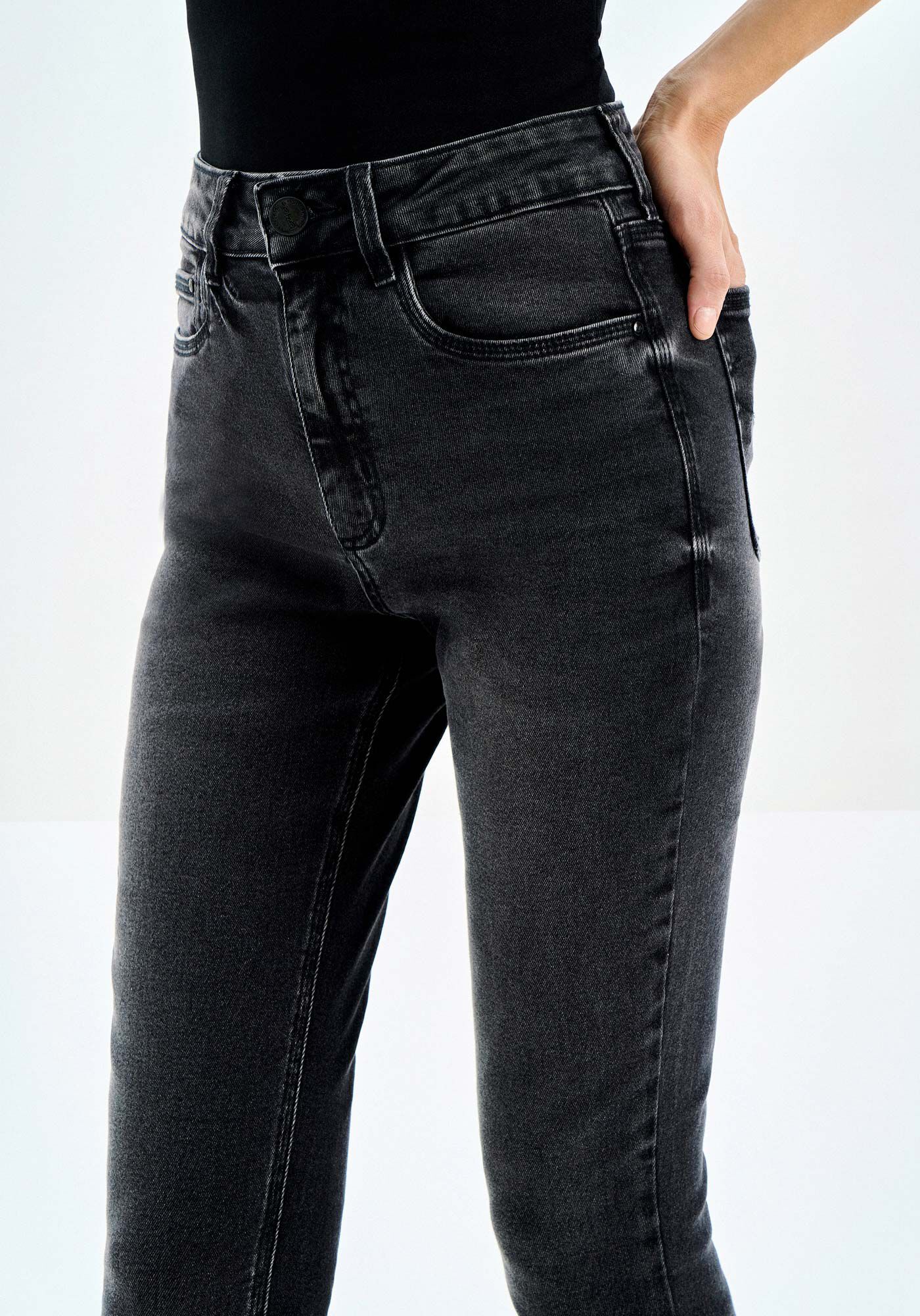 Cal&ccedil;a Jeans Cigarrete Preta Cropped Cintura Alta, PRETO REATIVO, large.