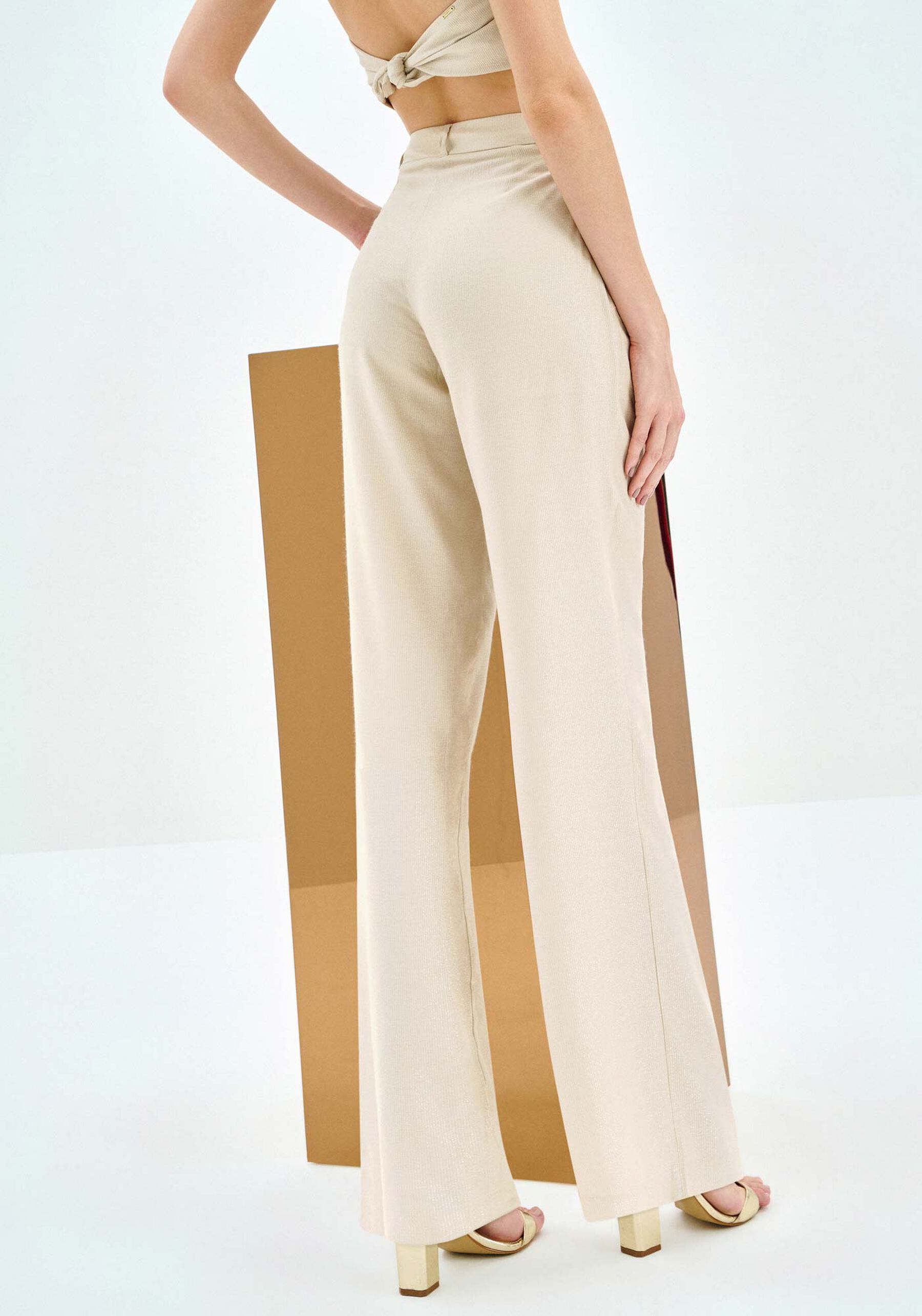 Calça Reta Alfaiataria em Tecido Lurex, BEGE CAQUI. Calça Reta Alfaiataria em Tecido Lurex, BEGE CAQUI, large.