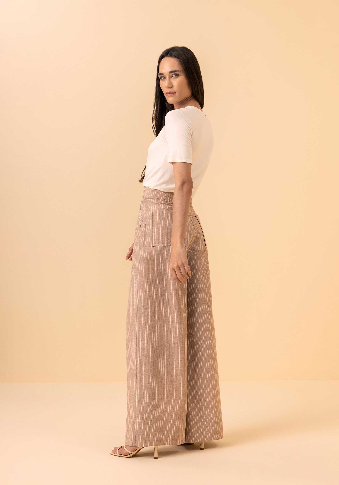 Blusa T-shirt Com Estampa Localizada De Mangas Curtas, BRANCO OFF WHITE, large.