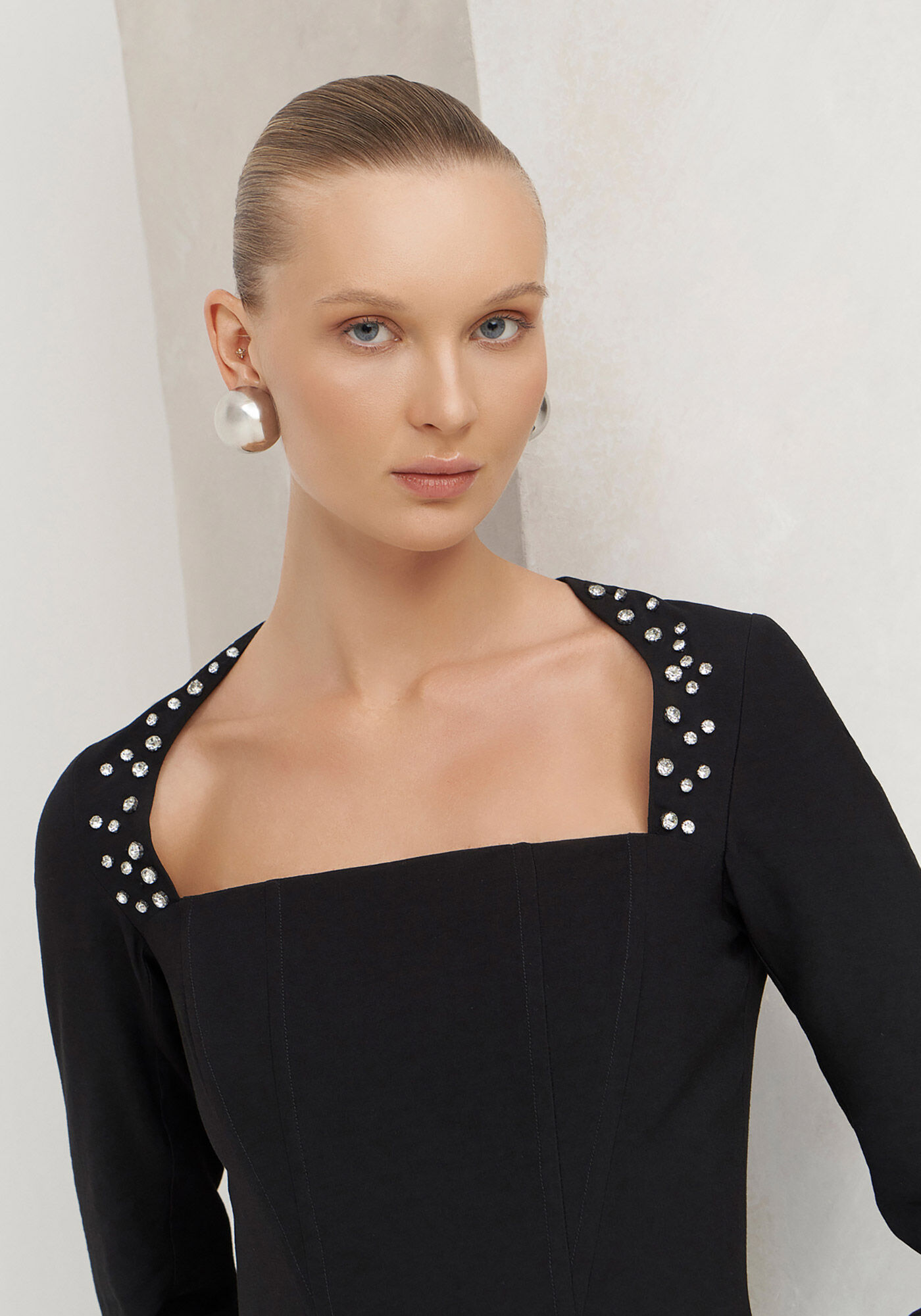 Vestido Curto Manga Longa com Strass, , large.