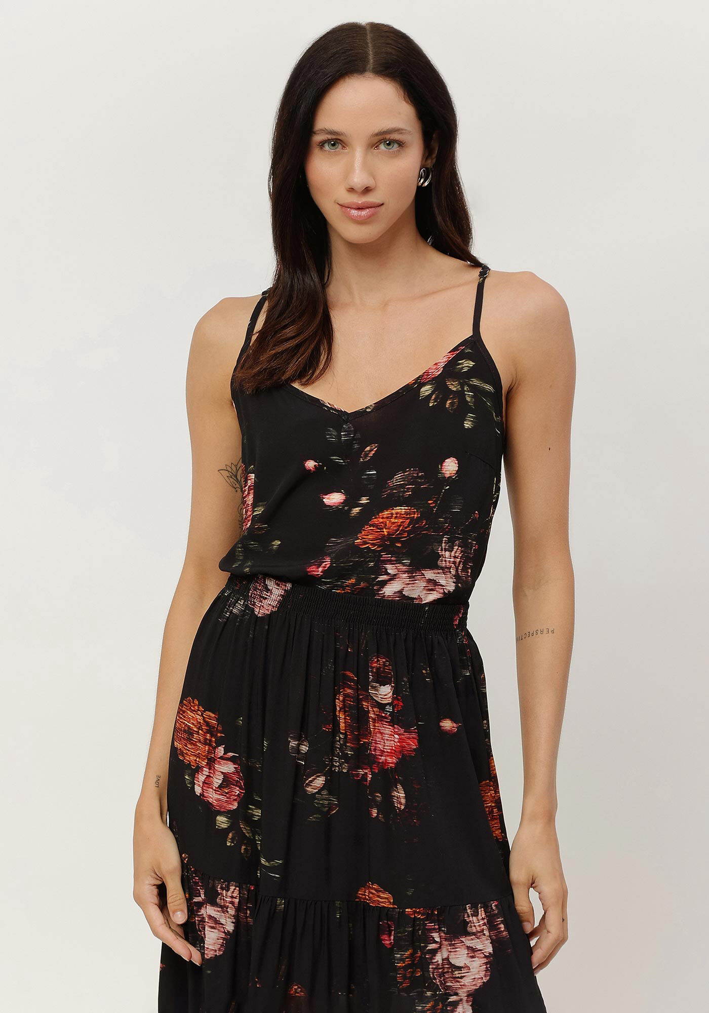 Blusa Estampada em Viscose com Decote V, , large.