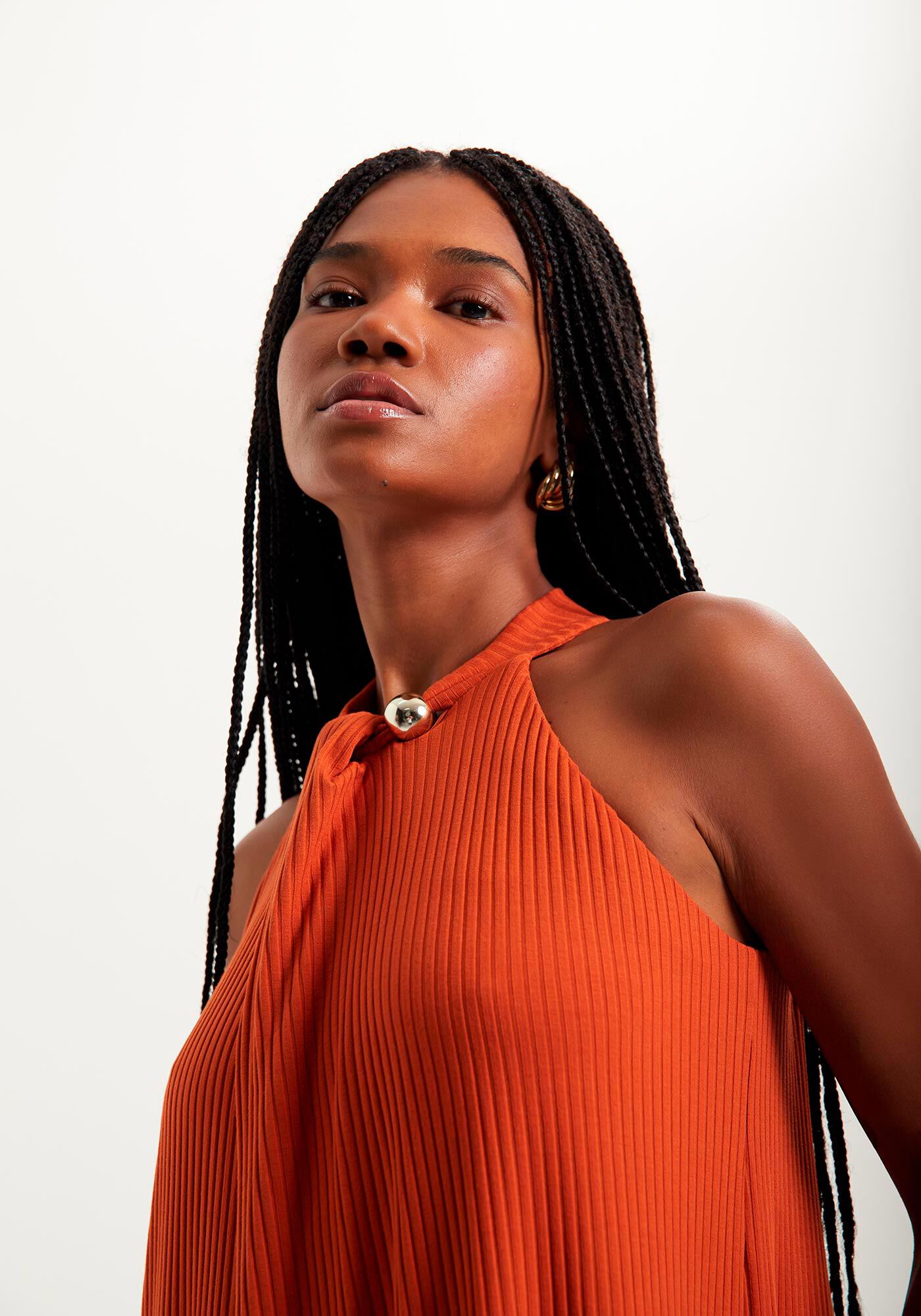 Vestido Longo Com Enfeite Na Gola Em Malha Canelada, MARROM SANDALWOOD, large.