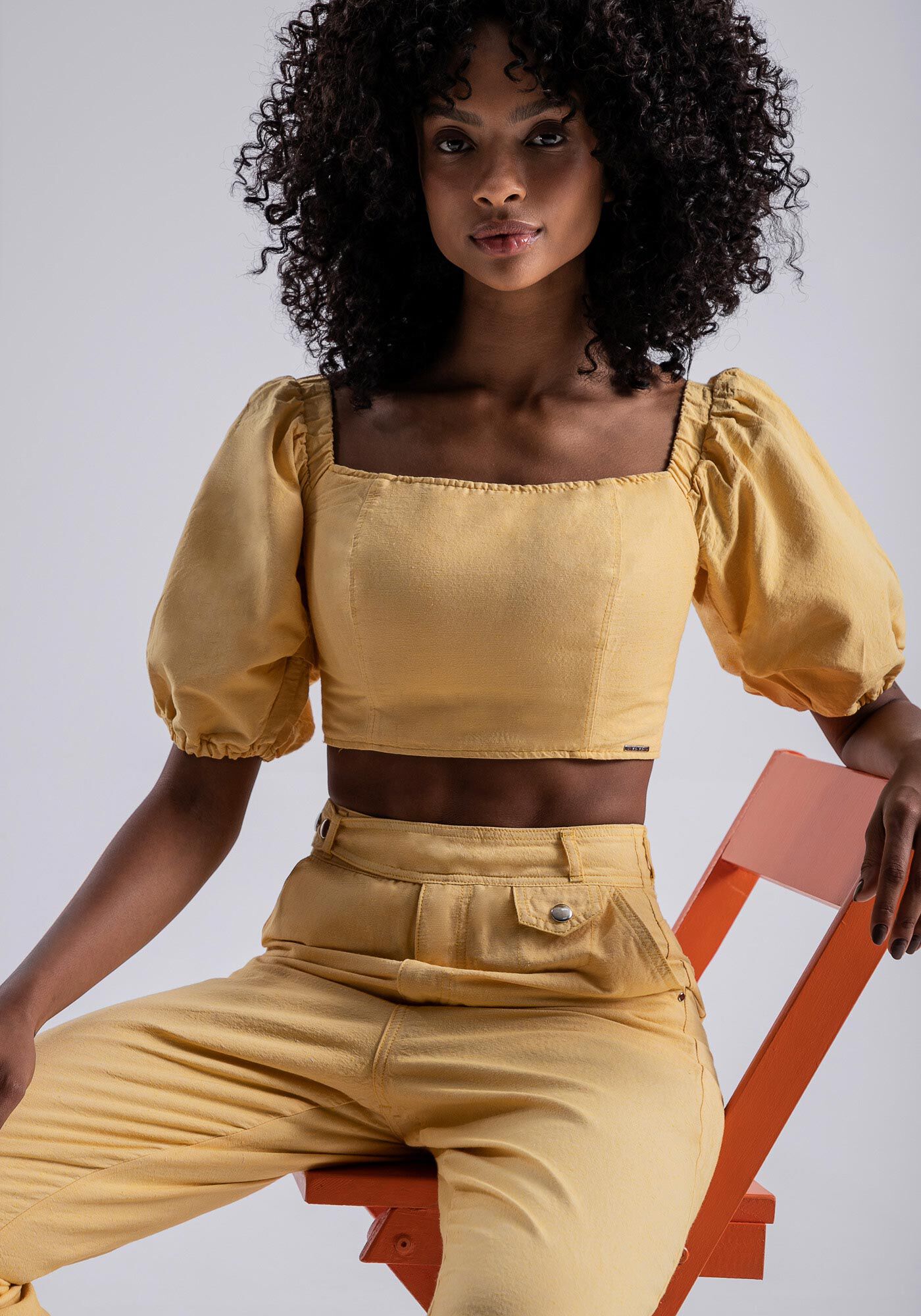 Cal&ccedil;a Sarja Slouchy Cropped com Detalhe C&oacute;s, AMARELO LIMONADA, large.