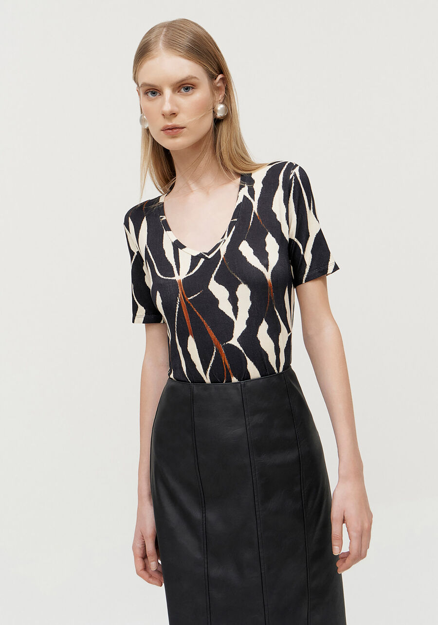 Blusa Estampada em Malha Viscose com Decote V, . Blusa Estampada em Malha Viscose com Decote V, , large.