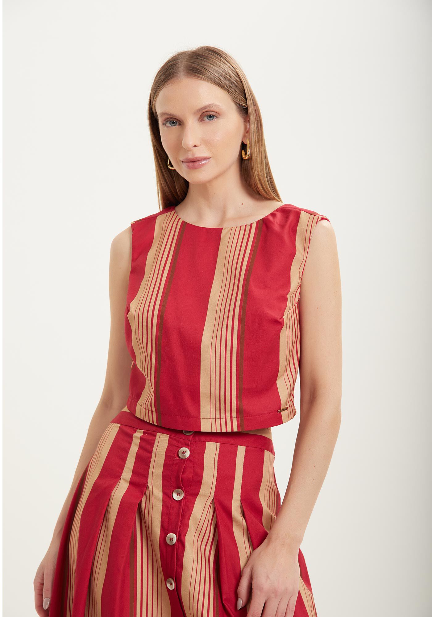 Blusa Curta Estampada Em Algod&atilde;o Com Decote Posterior, STRIPES VERMELHO, large.