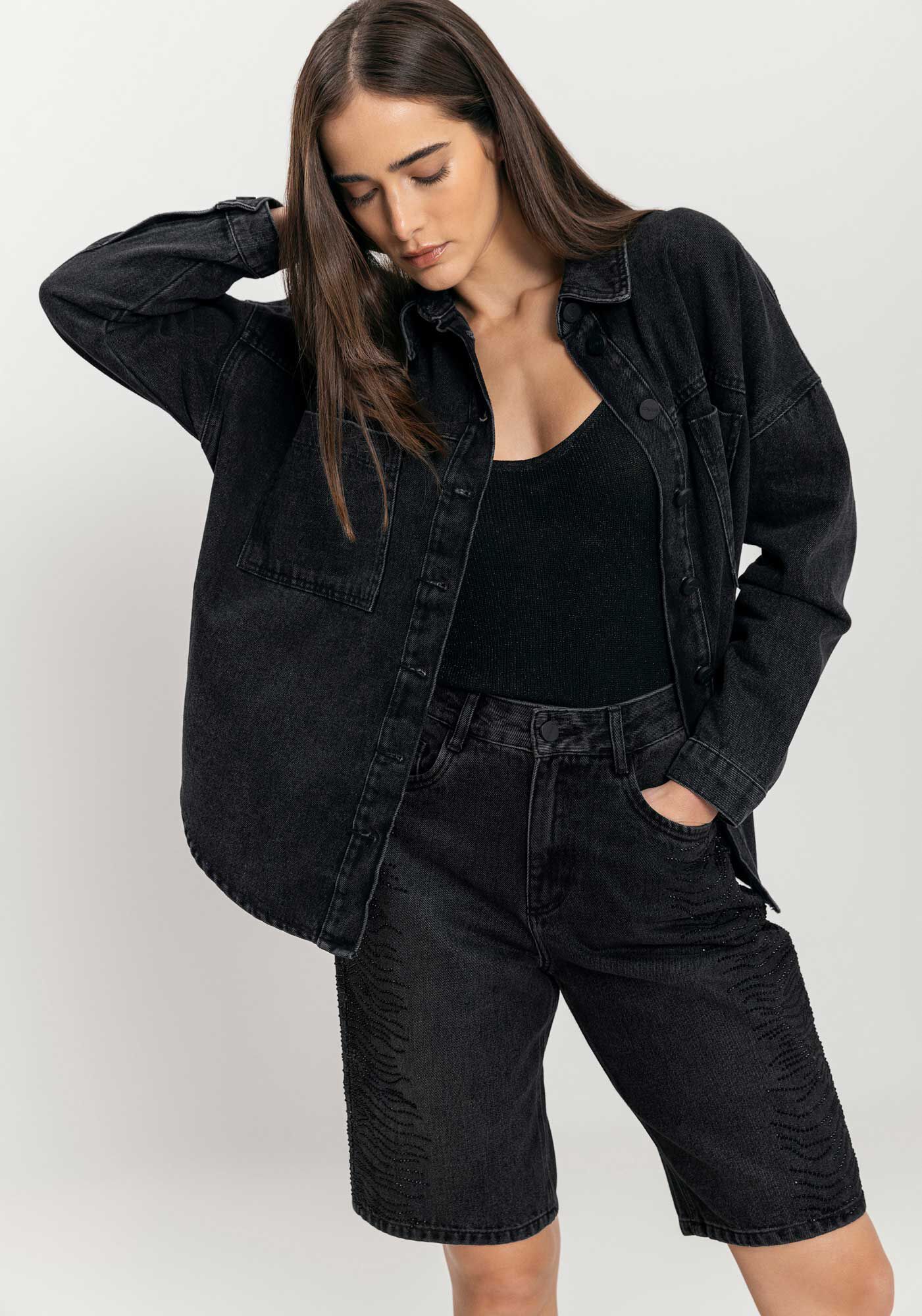 Bermuda Jeans Jorts Com Aplica&ccedil;&otilde;es Laterais De Strass, PRETO, large.