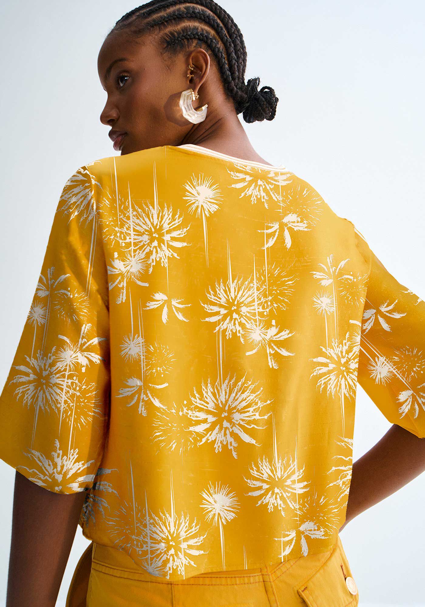 Blusa Estampada em Viscose com Lurex, DATE PALMS AMARELO, large.