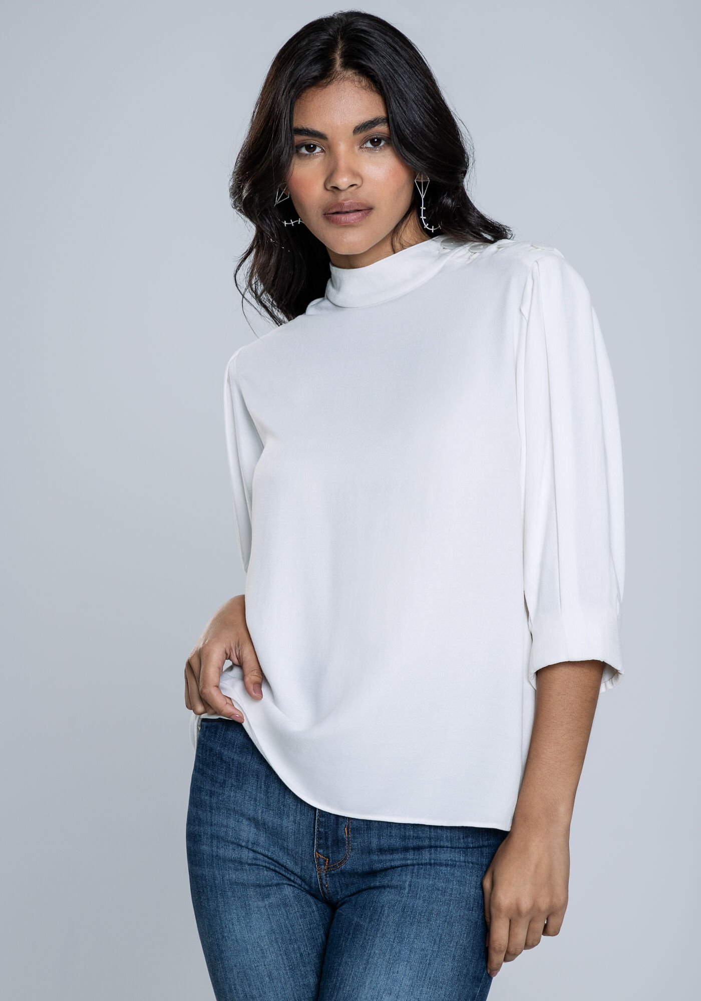 Blusa Gola Alta em Crepe com Bot&otilde;es M&aacute;xi, , large.
