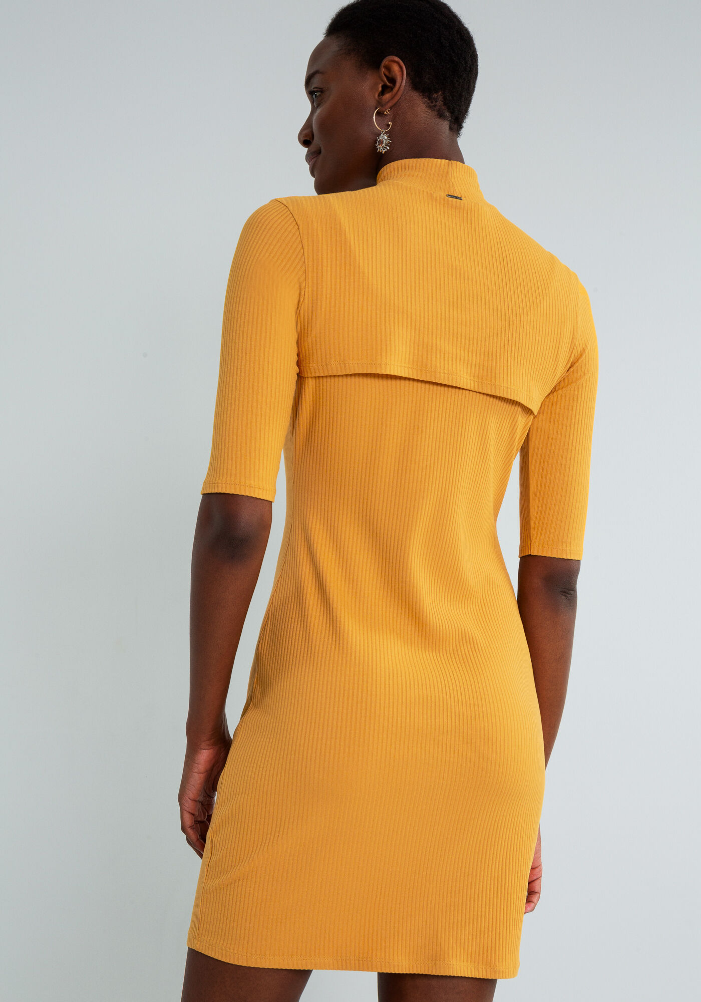 Vestido curto com gola on sale