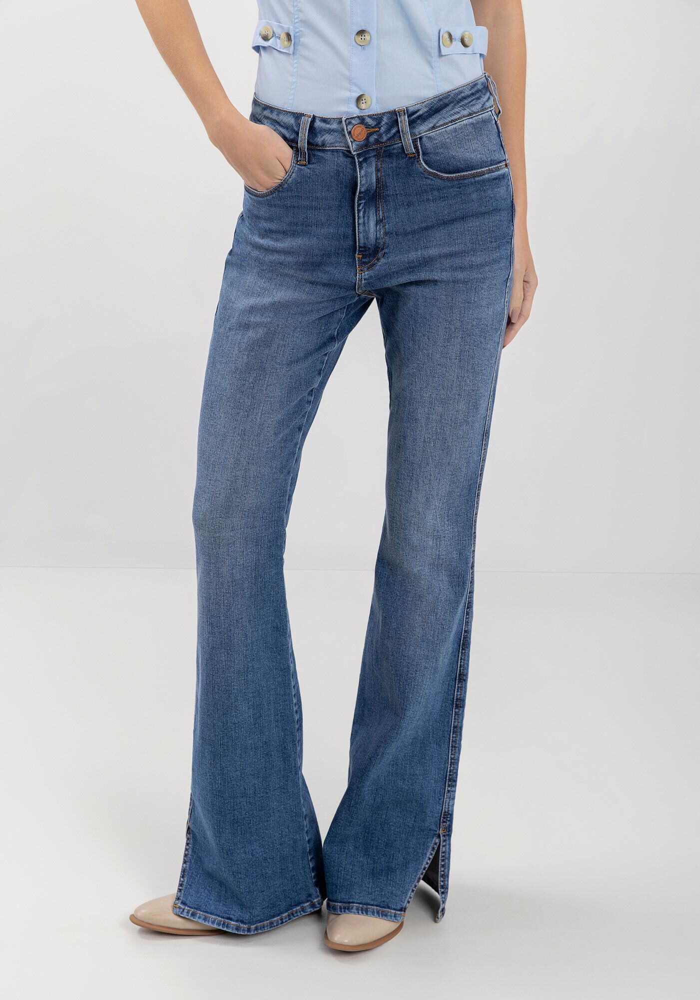 Cal&ccedil;a Jeans Flare Com Cintura Alta E Fendas Na Barra, , large.