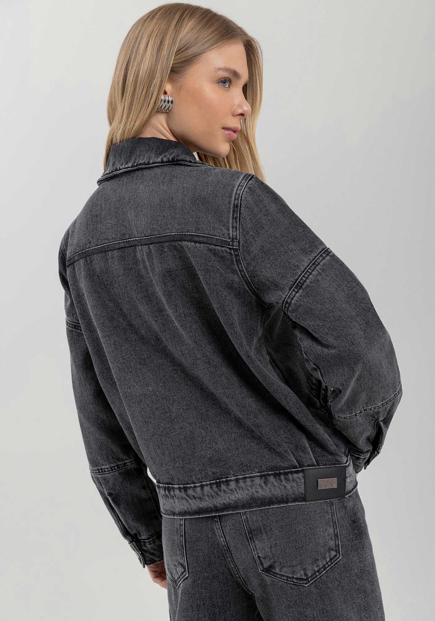 Jaqueta Jeans Estonada Com Bolsos Embutidos E Z&iacute;per Frontal, , large.