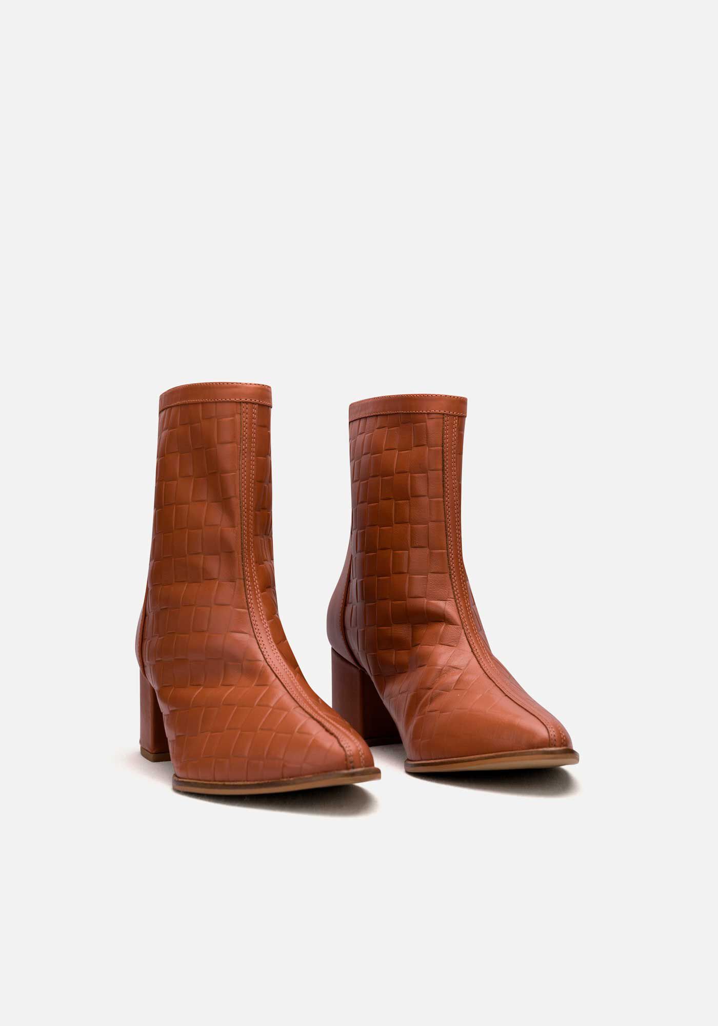 Bota Em Couro De Cano Curto Com Salto Bloco E Z&iacute;per, , large.