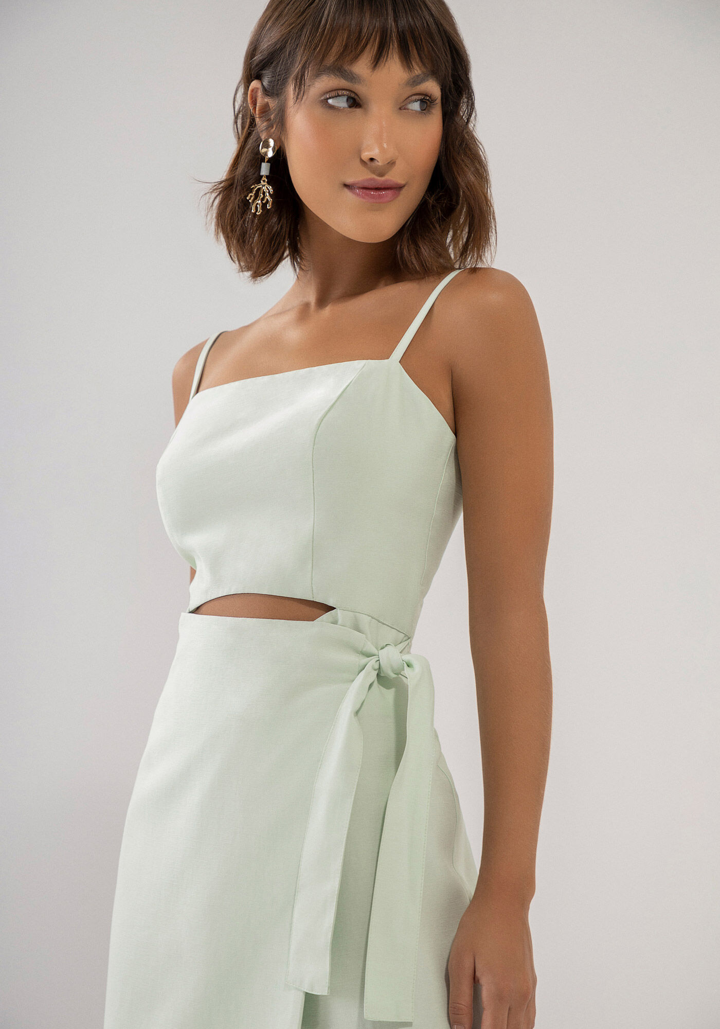 Macac&atilde;o Curto Cut Out com Recorte Sobreposto, , large.