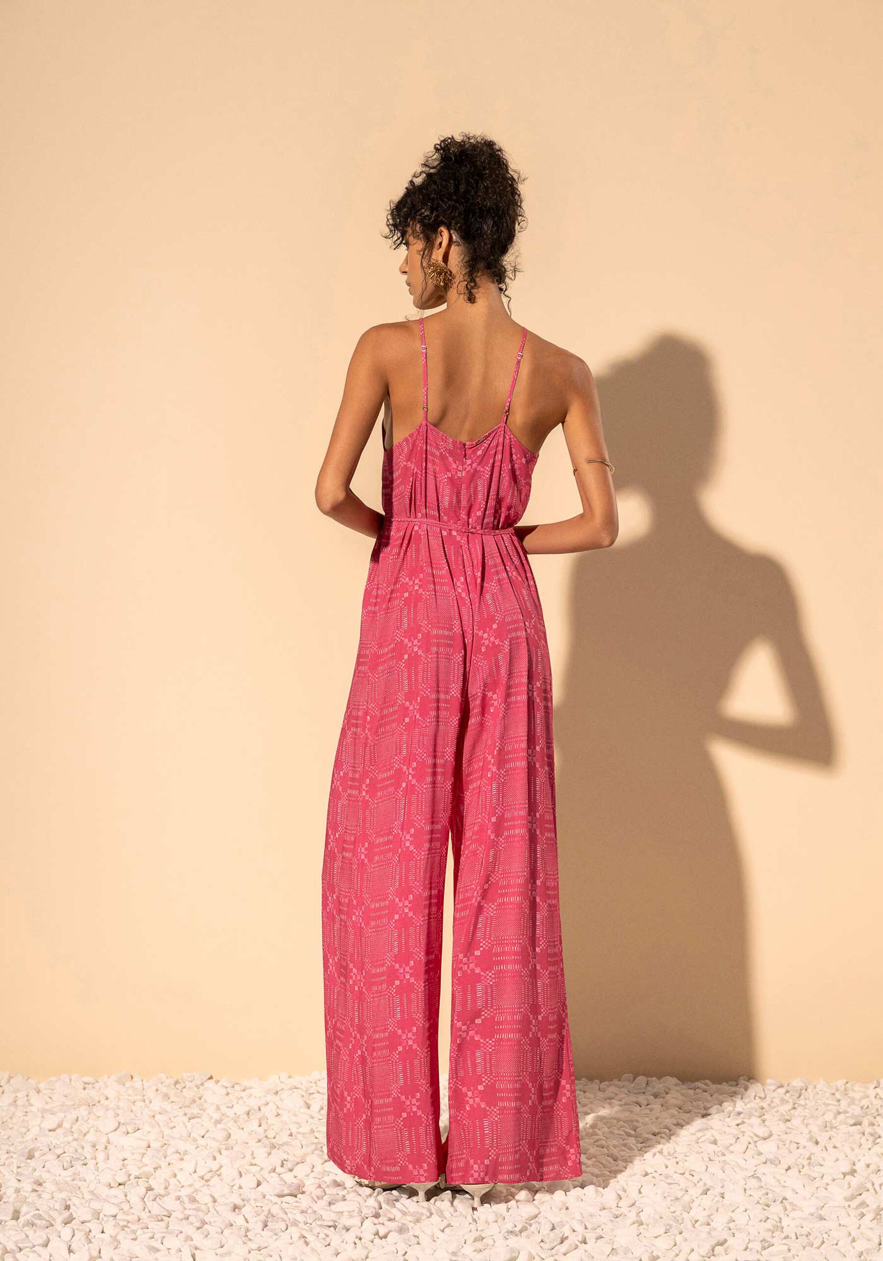 Macacão Longo Estampado Com Cinto E Enfeites No Decote, CHECK ROSA. Macacão Longo Estampado Com Cinto E Enfeites No Decote, CHECK ROSA, large.