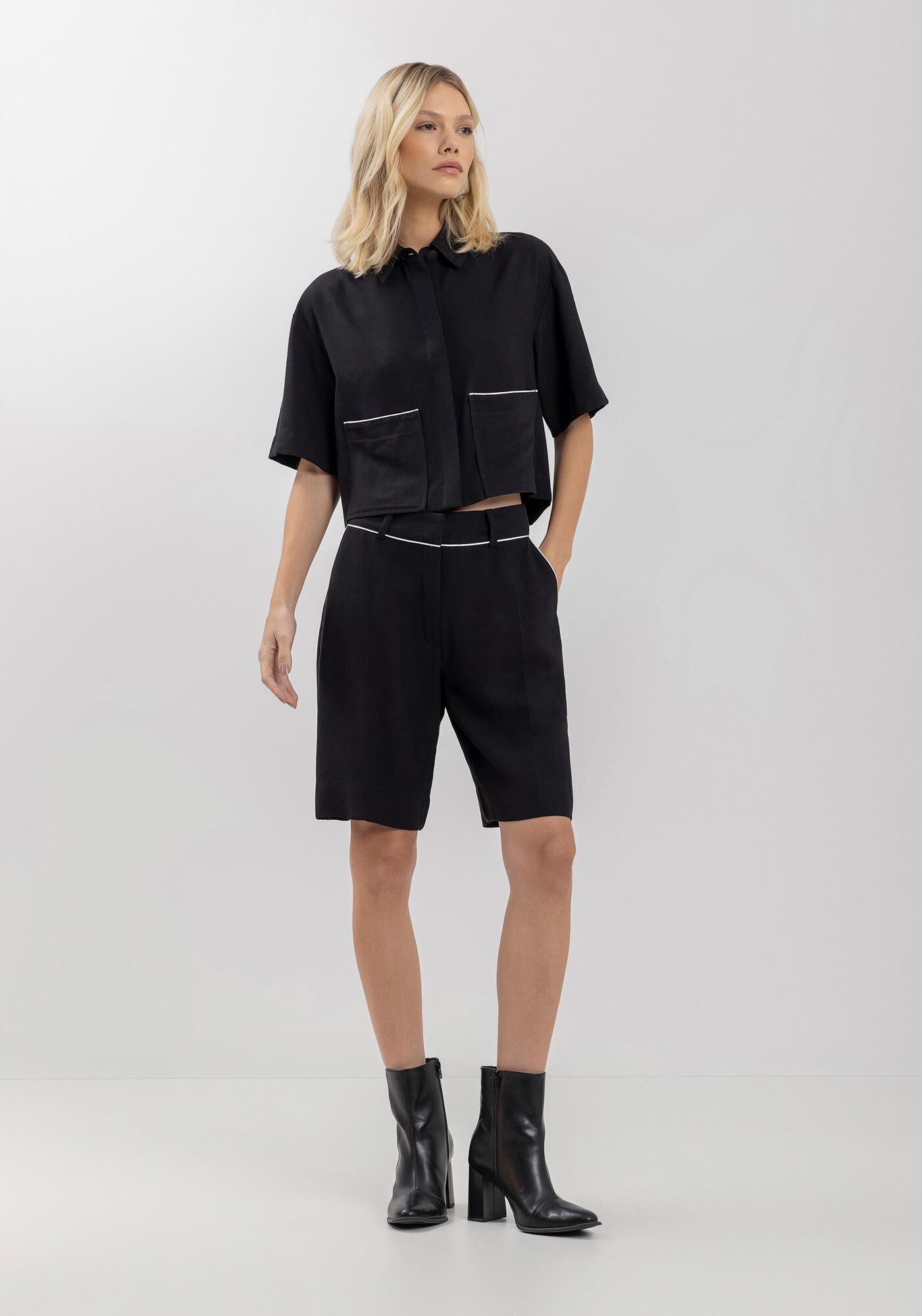 Shorts Em Alfaiataria Com Cintura Alta E Bolsos Funcionais, , large.