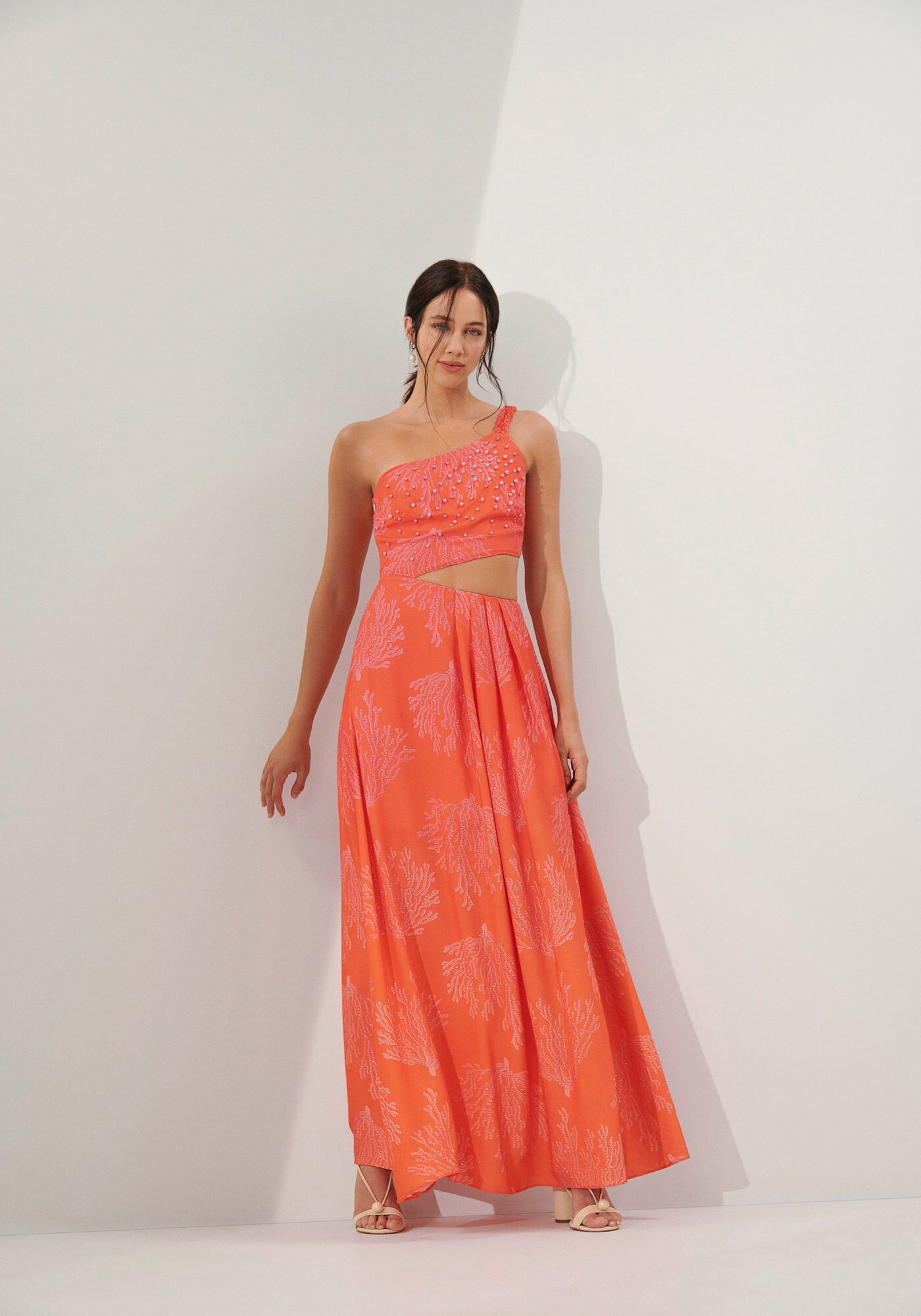 Vestido de um shop ombro só estampado
