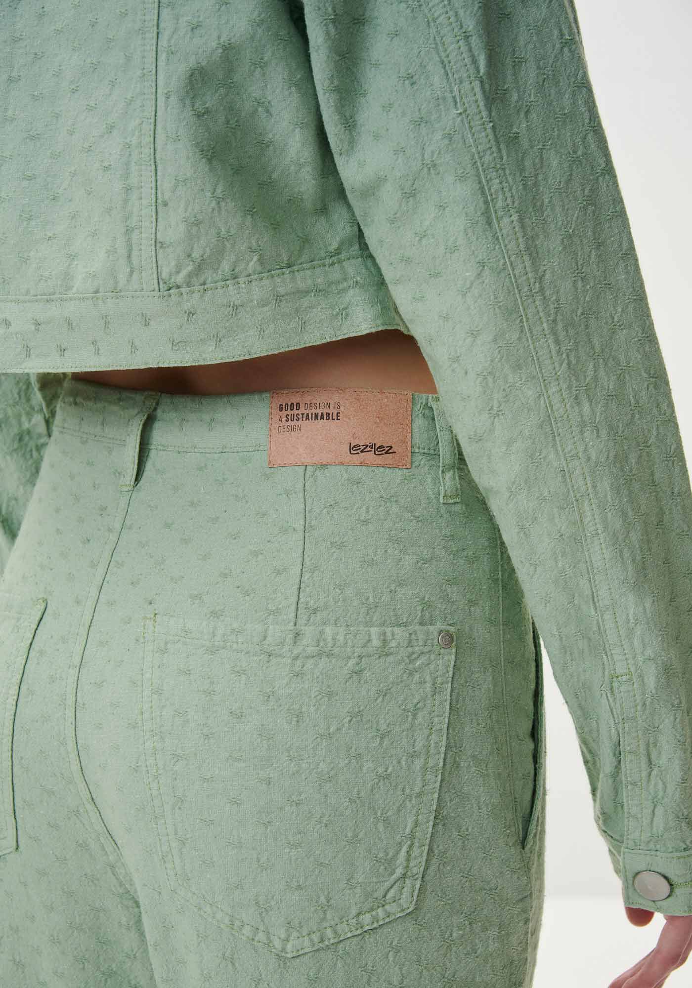 Calça Sarja Mom Cropped com Textura Sustentável | Lez a Lez