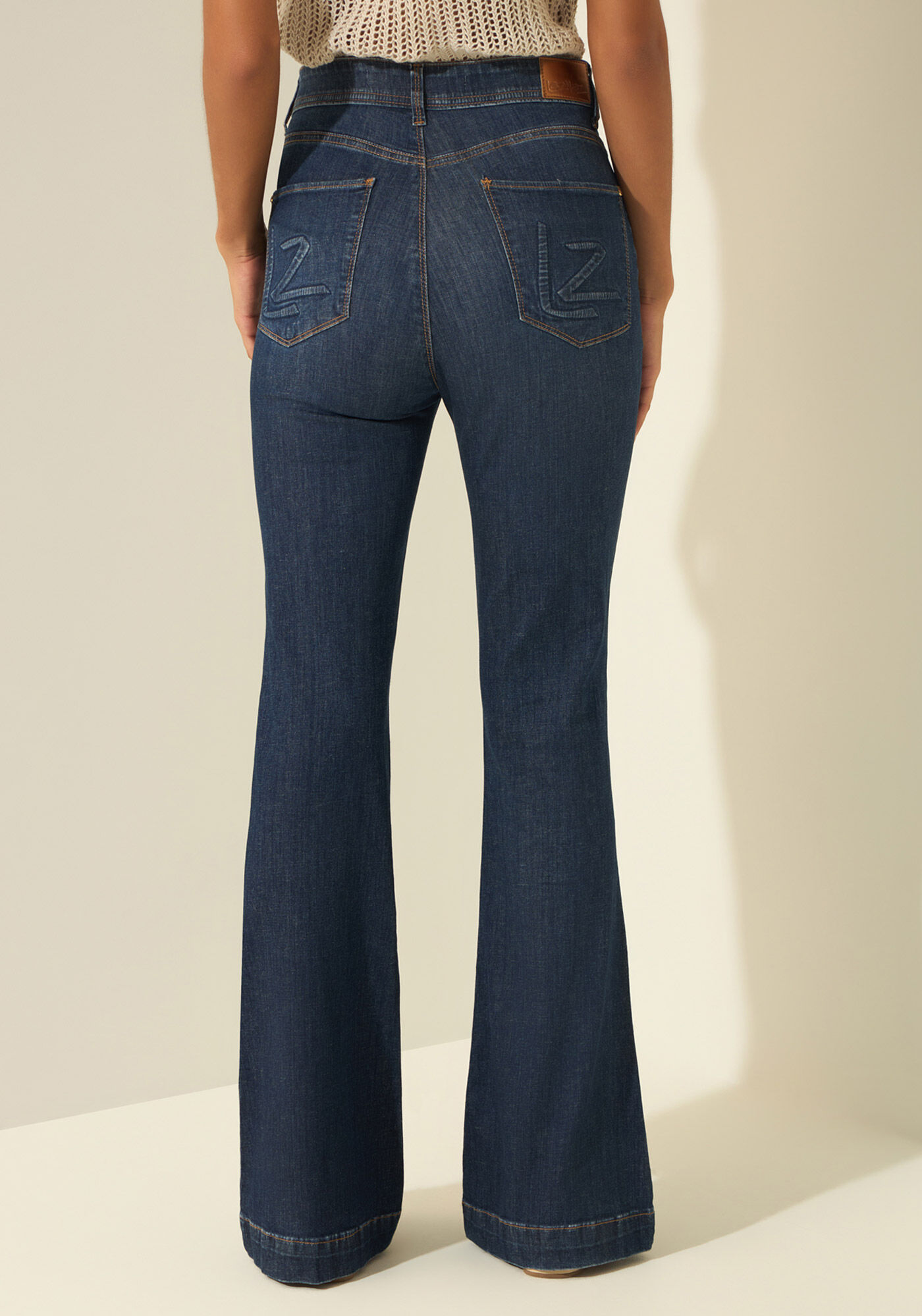 Cal&ccedil;a Jeans Flare Boot Cut Com Cintura Alta Shaping, JEANS, large.