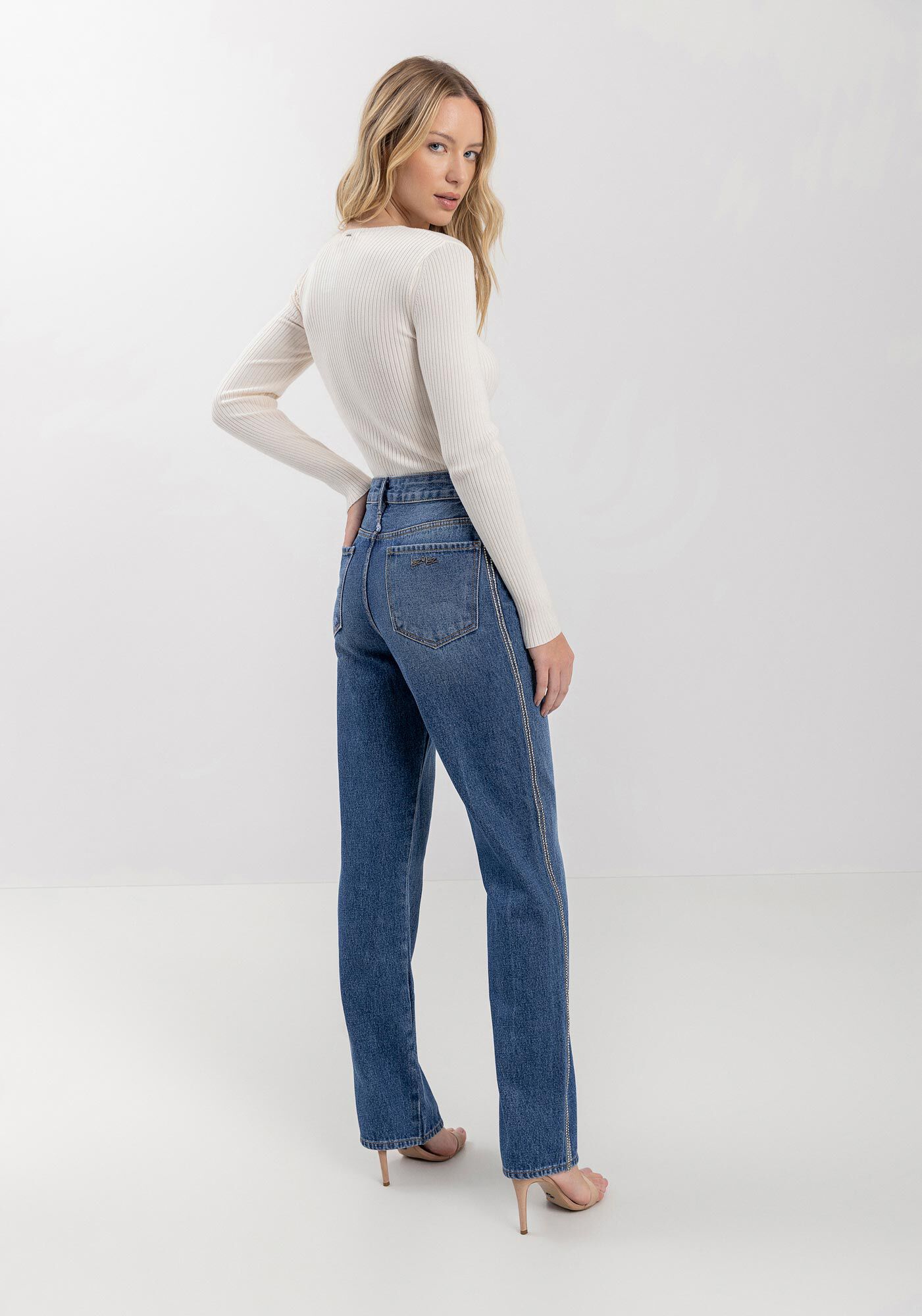 Cal&ccedil;a Jeans Reta Com Cintura Alta E Corrente De Strass, , large.