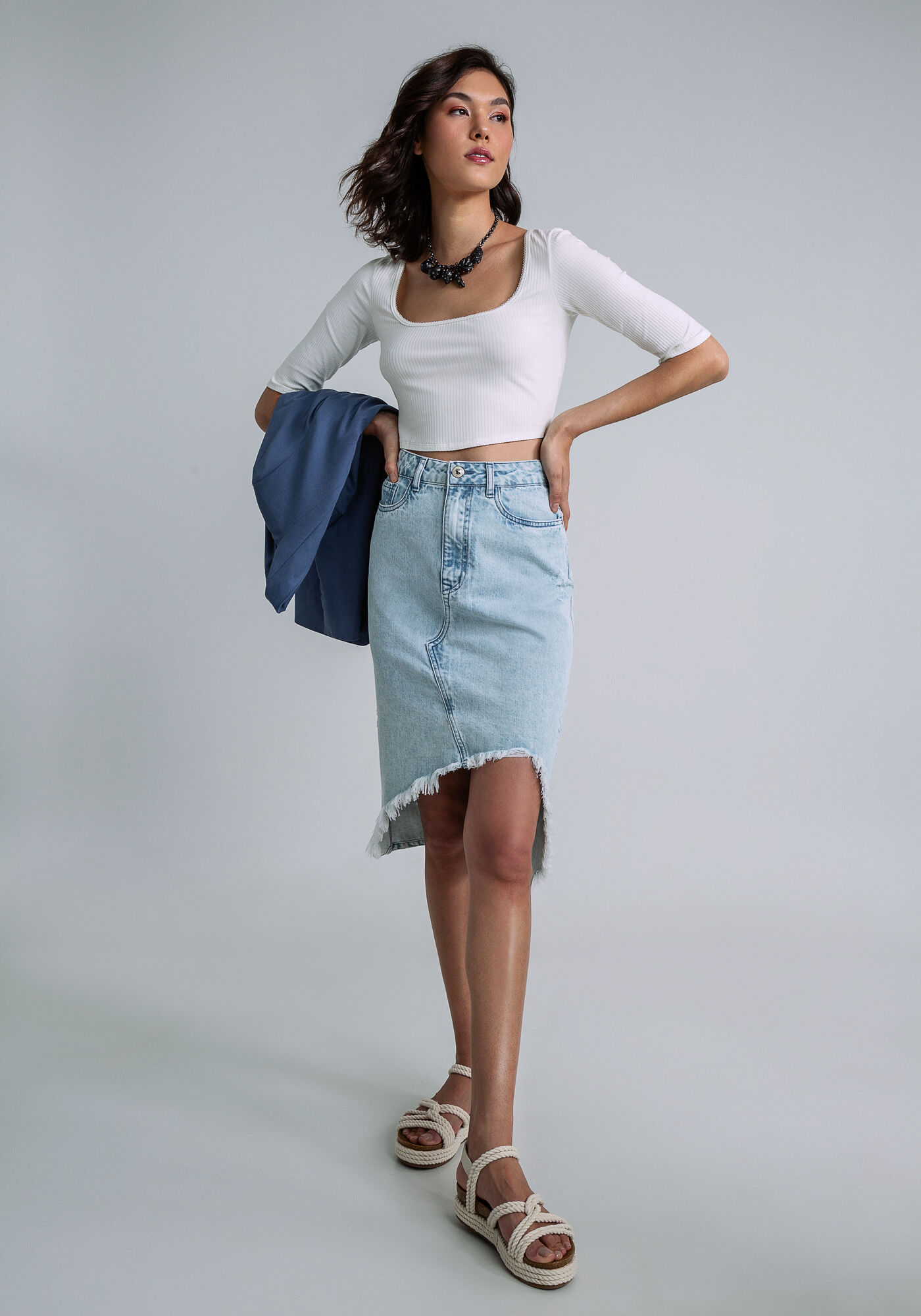 Saia jeans assimétrica top