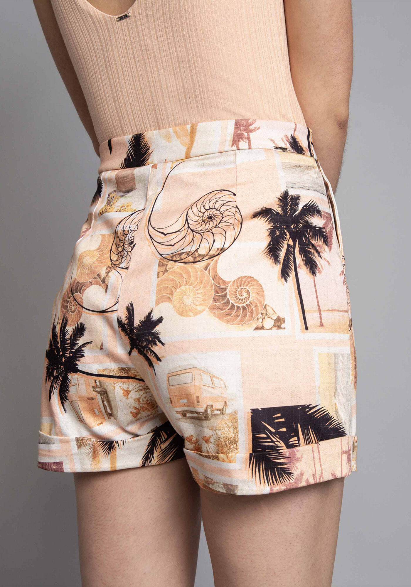 Shorts Cintura Alta Estampa Pelican, , large.