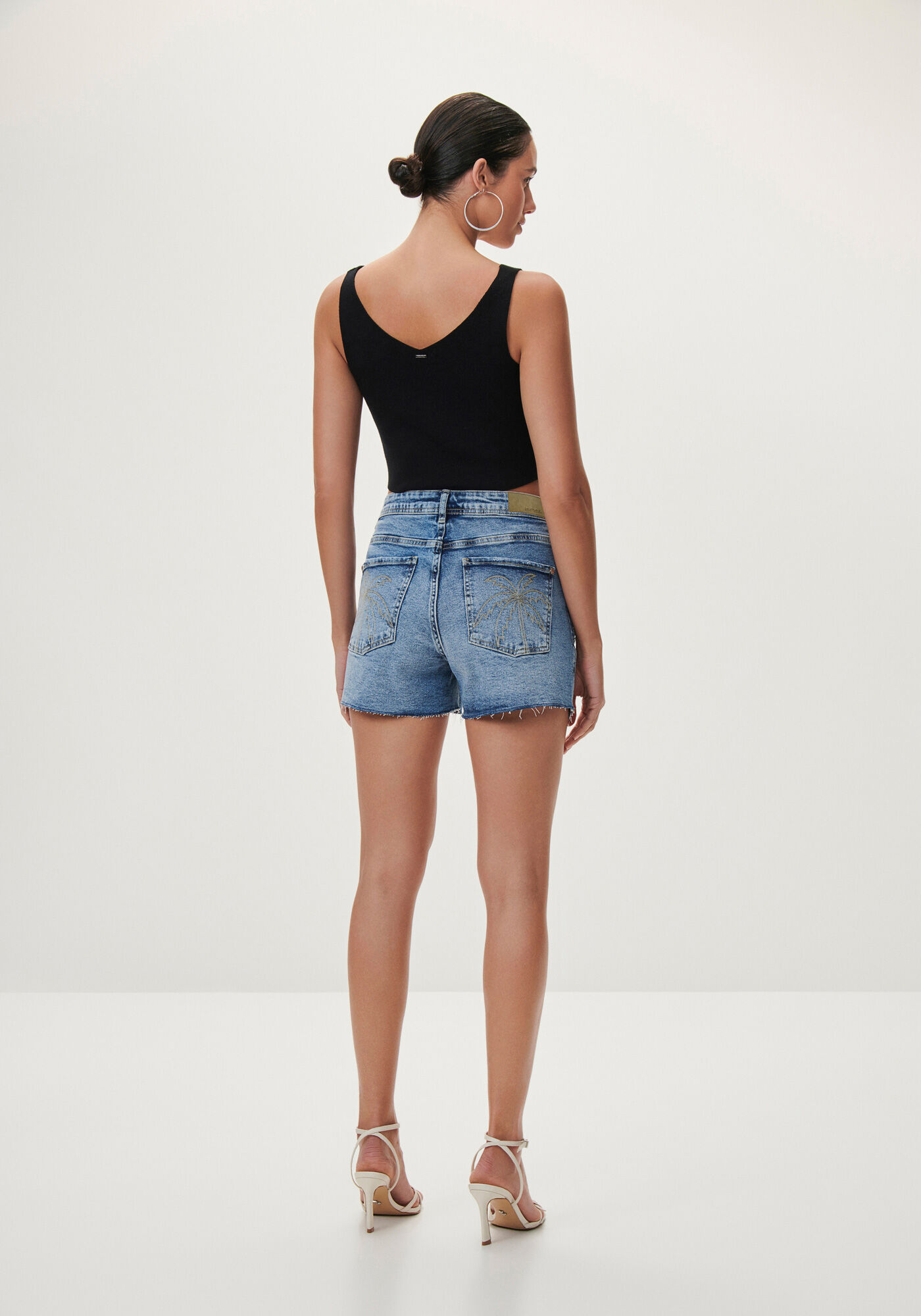 Shorts Jeans Boyfriend com Bordado Bolsos, , large.