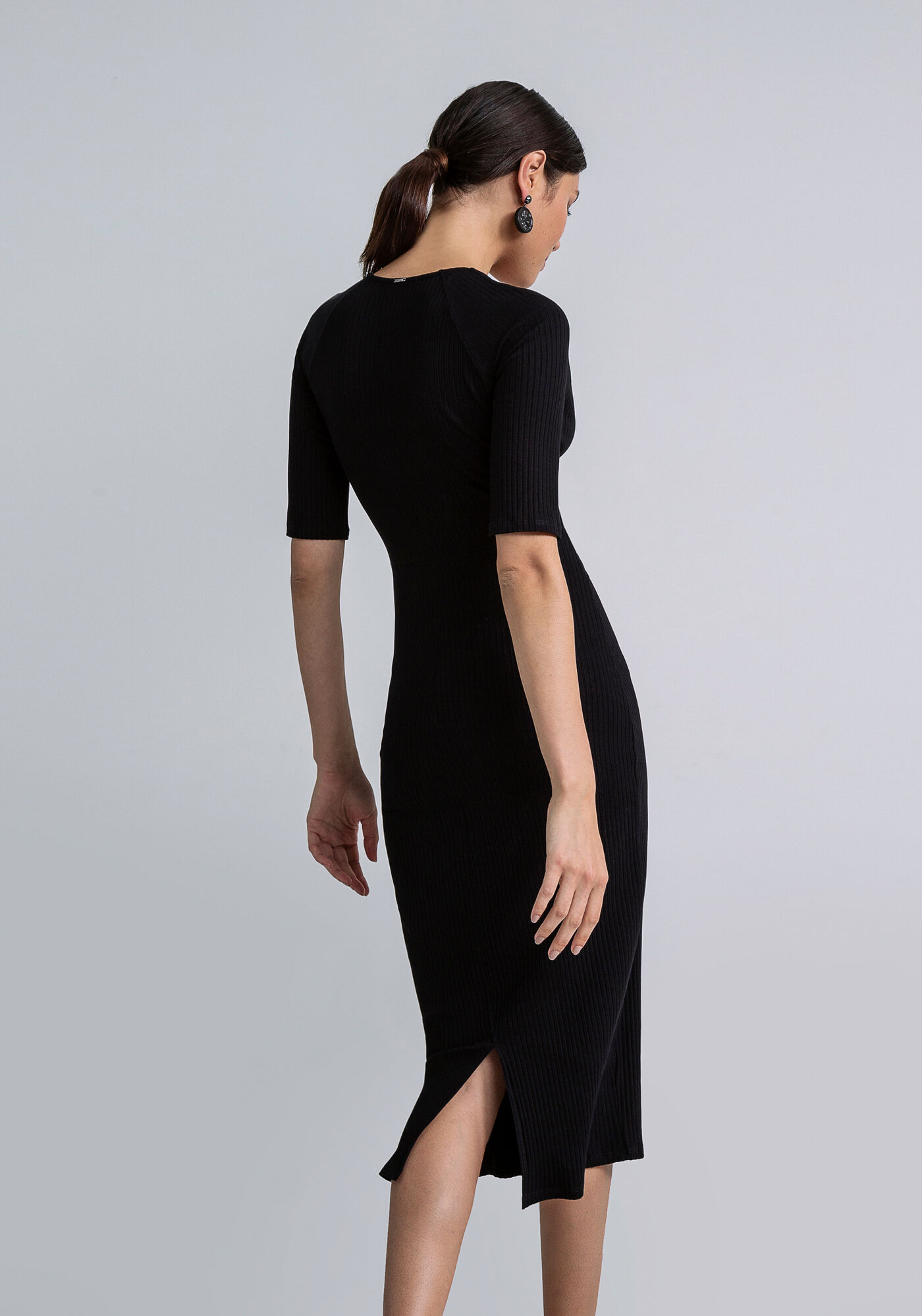 Vestido Midi Tor&ccedil;&atilde;o Decote V, PRETO, large.