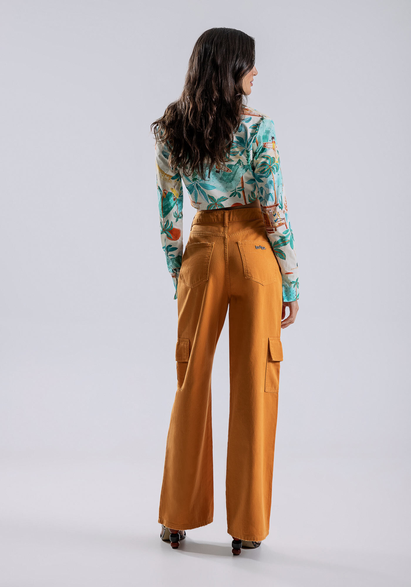 Cal&ccedil;a Sarja Wide Leg com Bolso Cargo, , large.