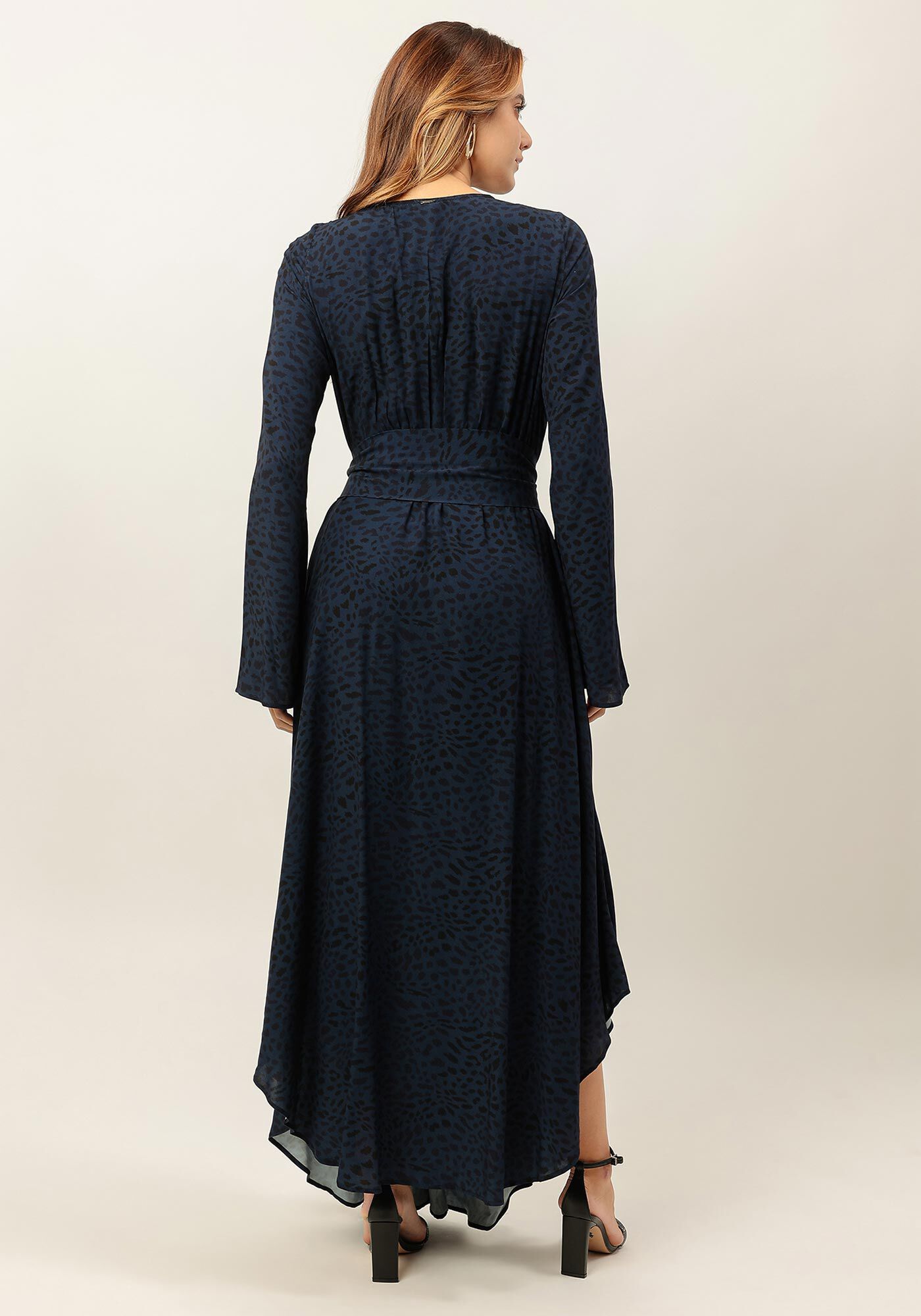 Vestido Longo Manga Longa em Viscose Assim&eacute;trico, , large.