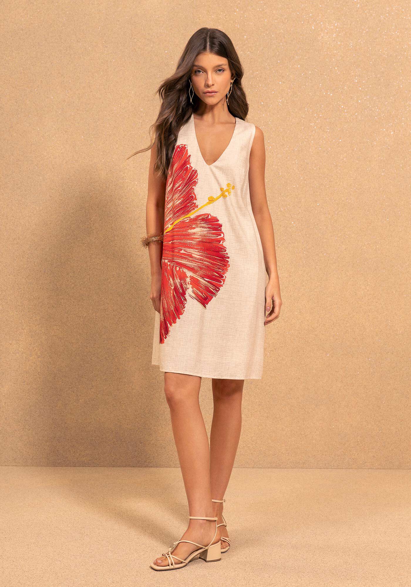 Vestido Curto Estampado Com Decote Em V E Recorte Nas Costas, HIBISCOS BEGE, large.
