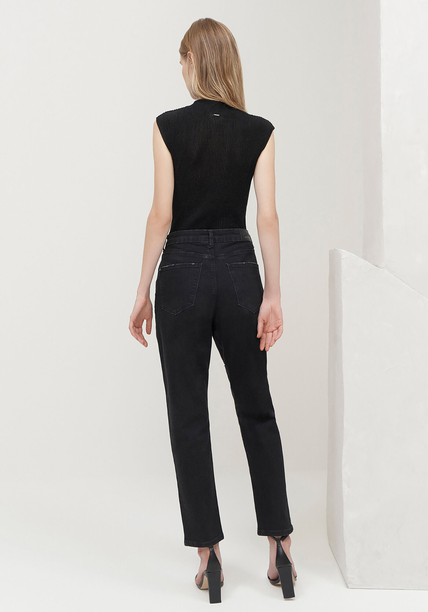 Cal&ccedil;a Jeans Mom Cropped Comfort com Strass, , large.