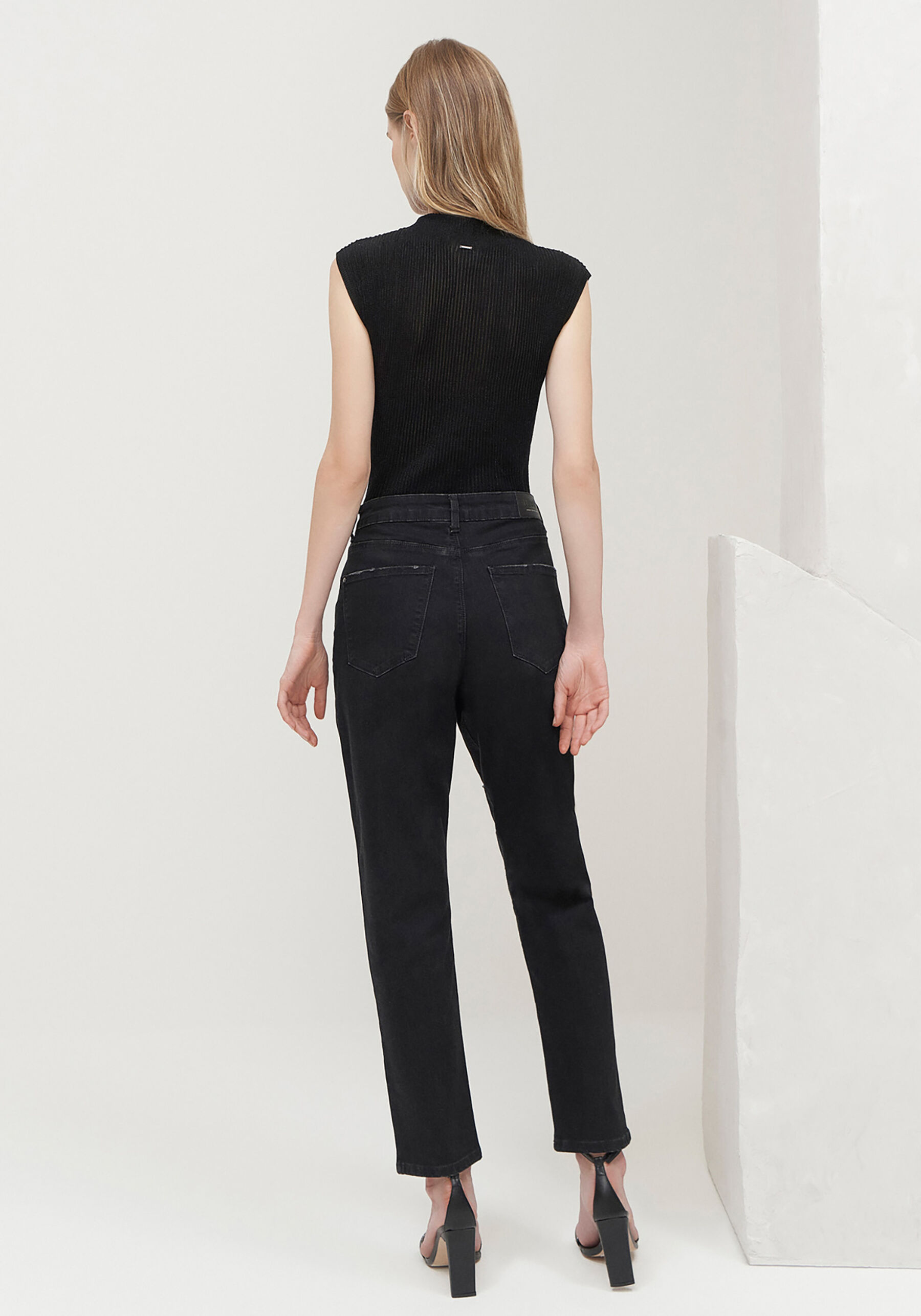 Calça Jeans Mom Cropped Comfort com Strass, . Calça Jeans Mom Cropped Comfort com Strass, , large.