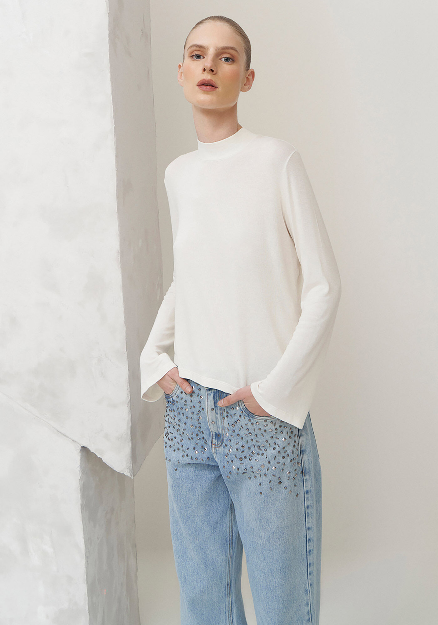 Blusa Gola Alta em Malha com Manga Flare, , large.