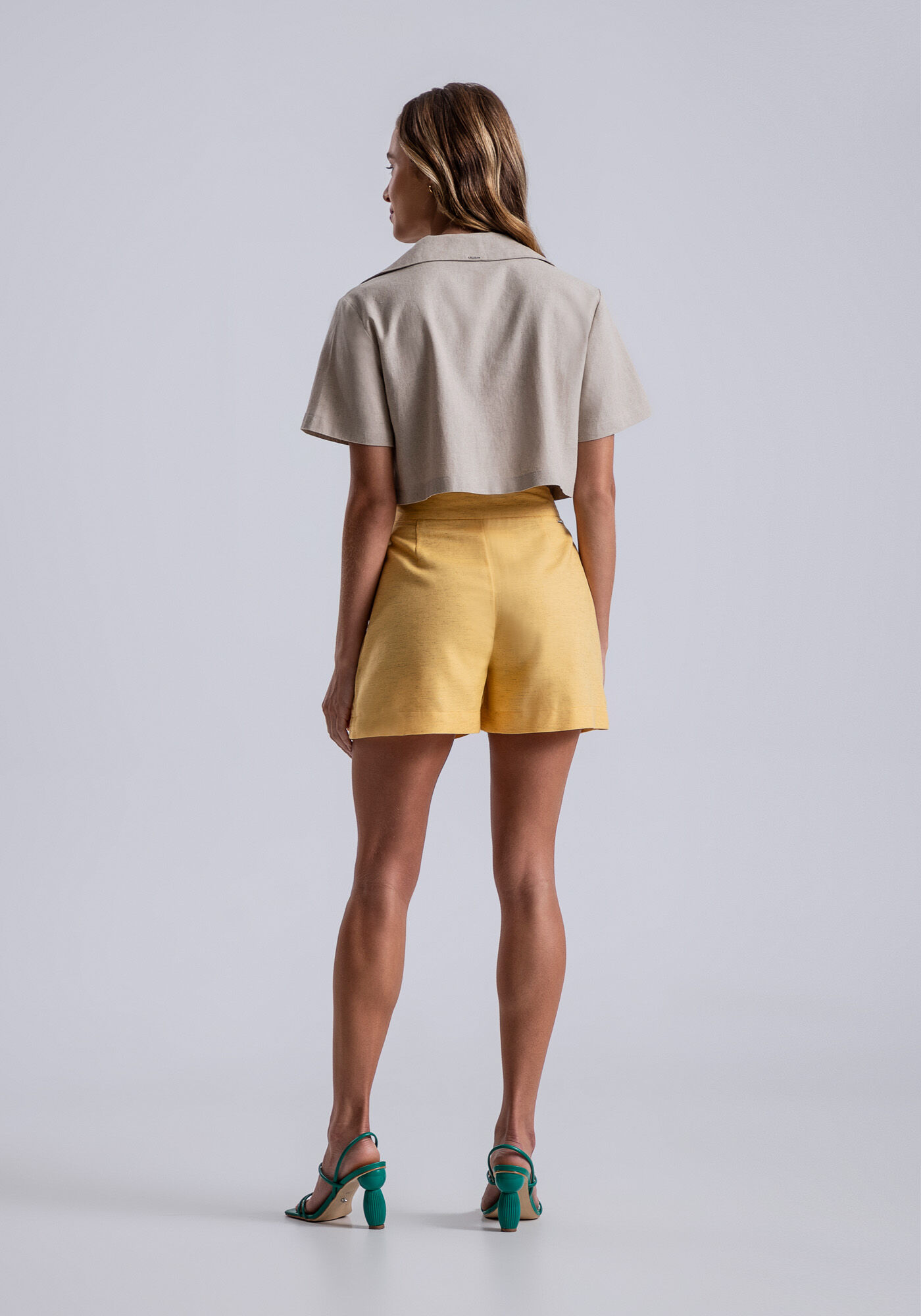 Camisa Manga Curta Cropped em Linho Bordada, BEGE OR FIV, large.