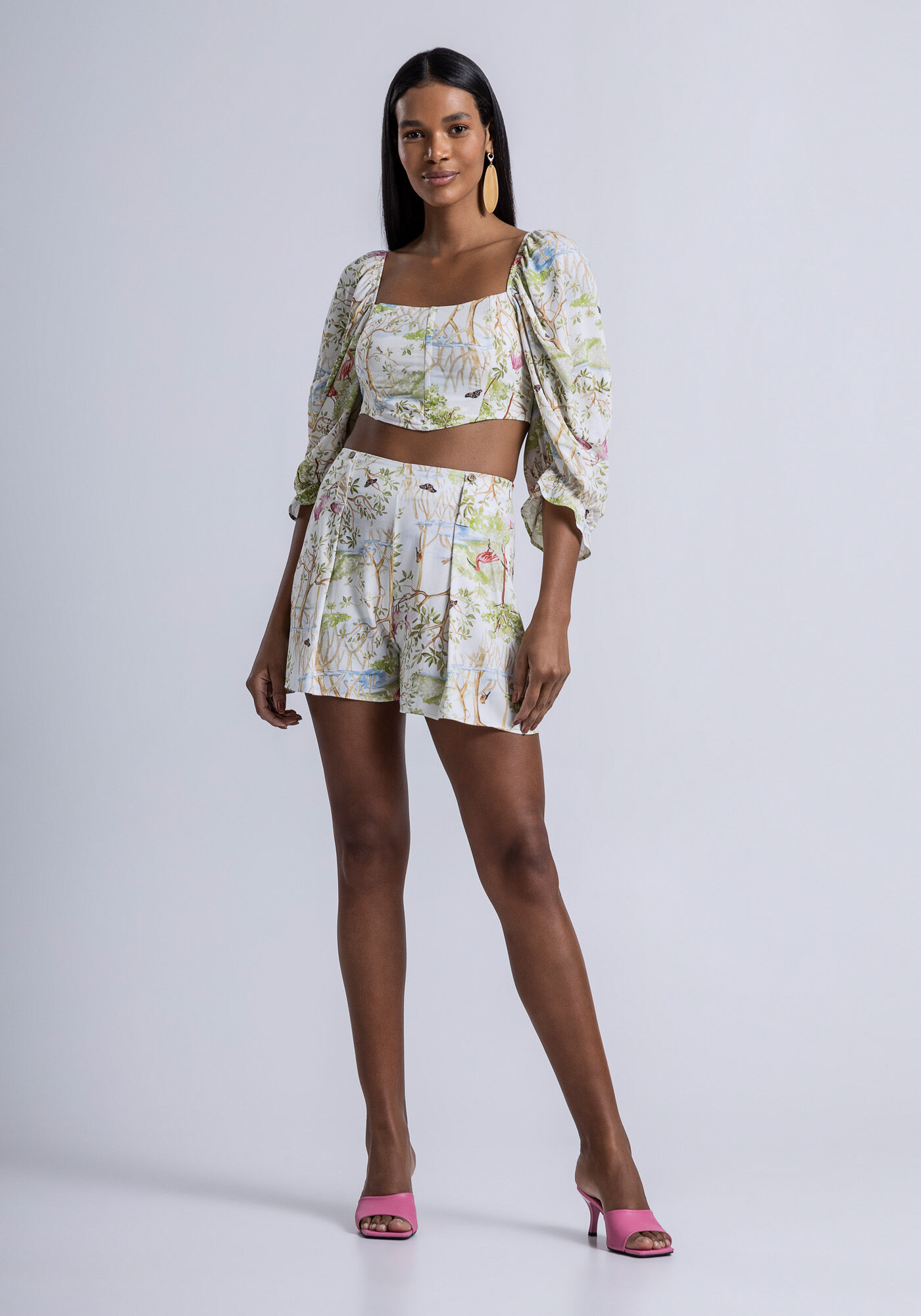 Shorts Cintura Alta em Viscose com Pregas, MANGUEZAL, large.