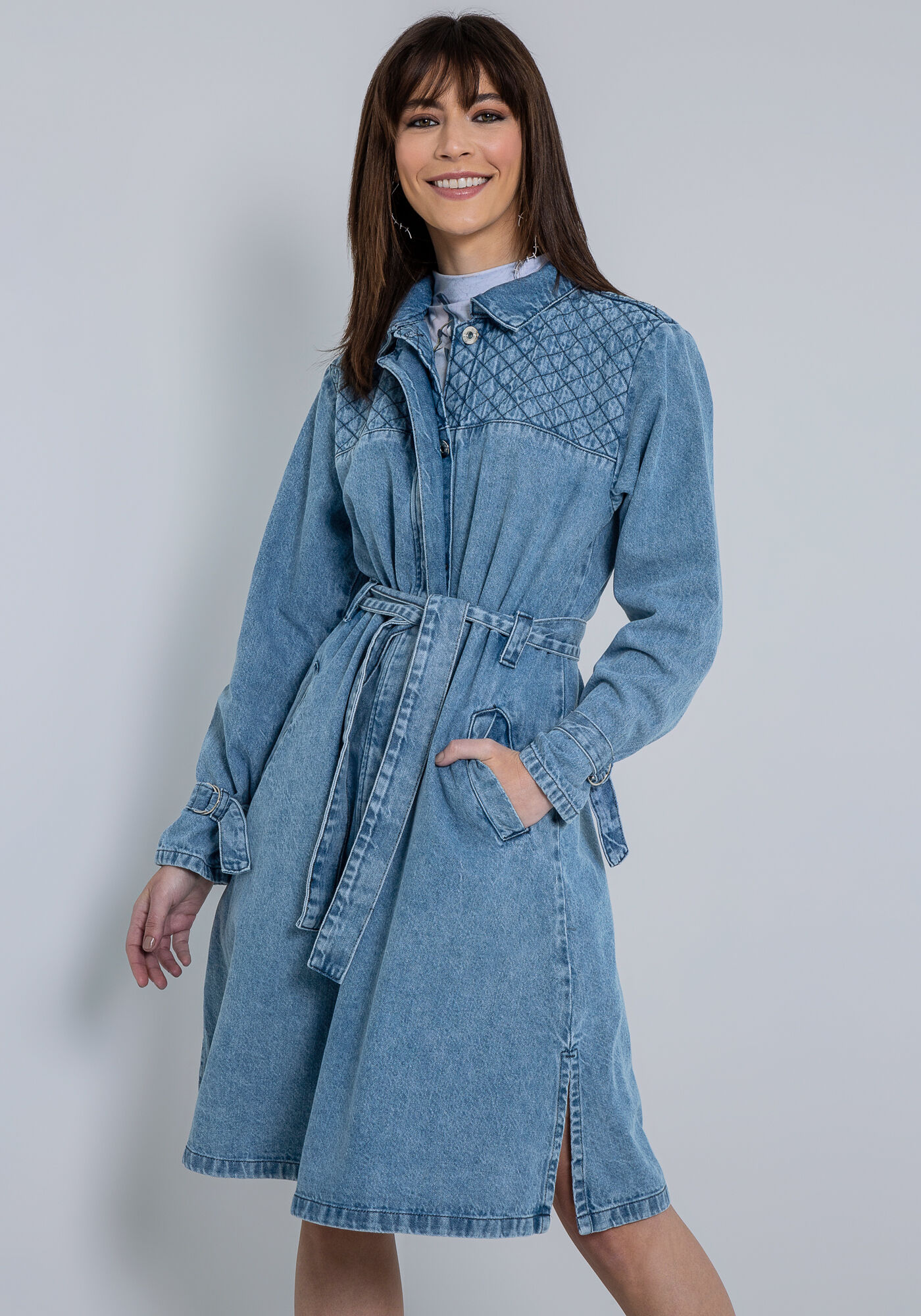 Sobretudo em Jeans com Recorte Matelass&ecirc;, JEANS, large.