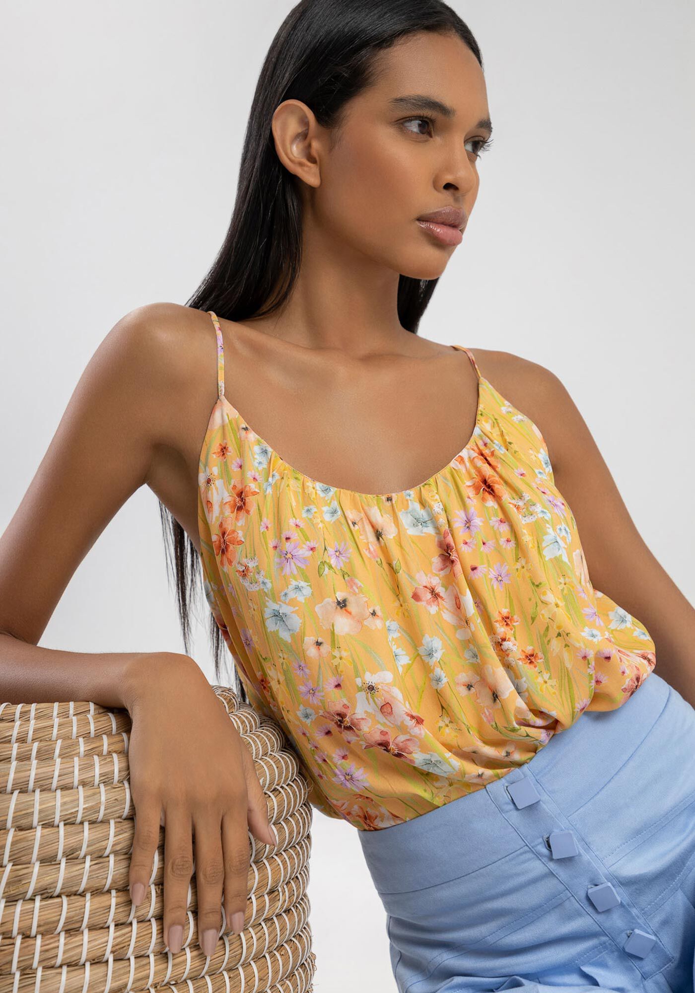 Blusa Estampada em Viscose com Franzido Decote, , large.